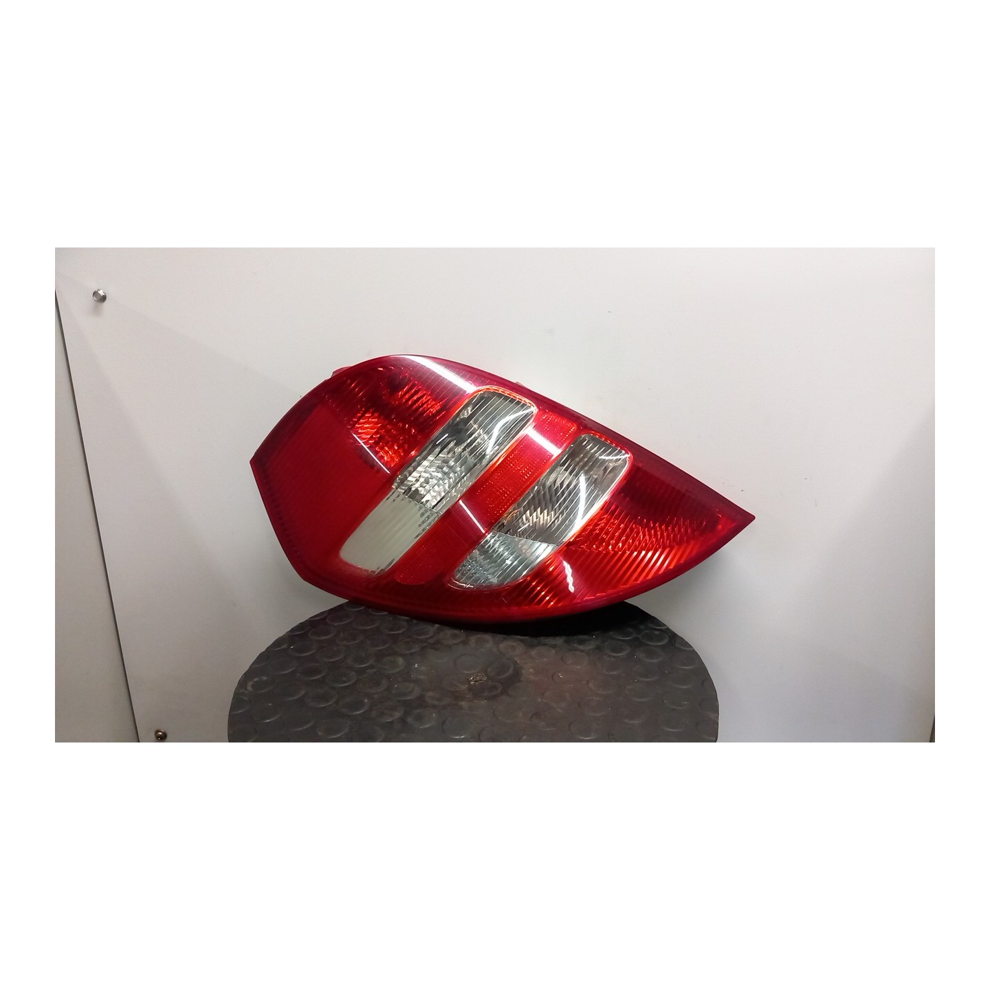 FANALE POST. P/AVANTGARDE SX. 040 MERCEDES-BENZ CLASSE A (W/C169) (07/04-04/13 266940 A1698202964