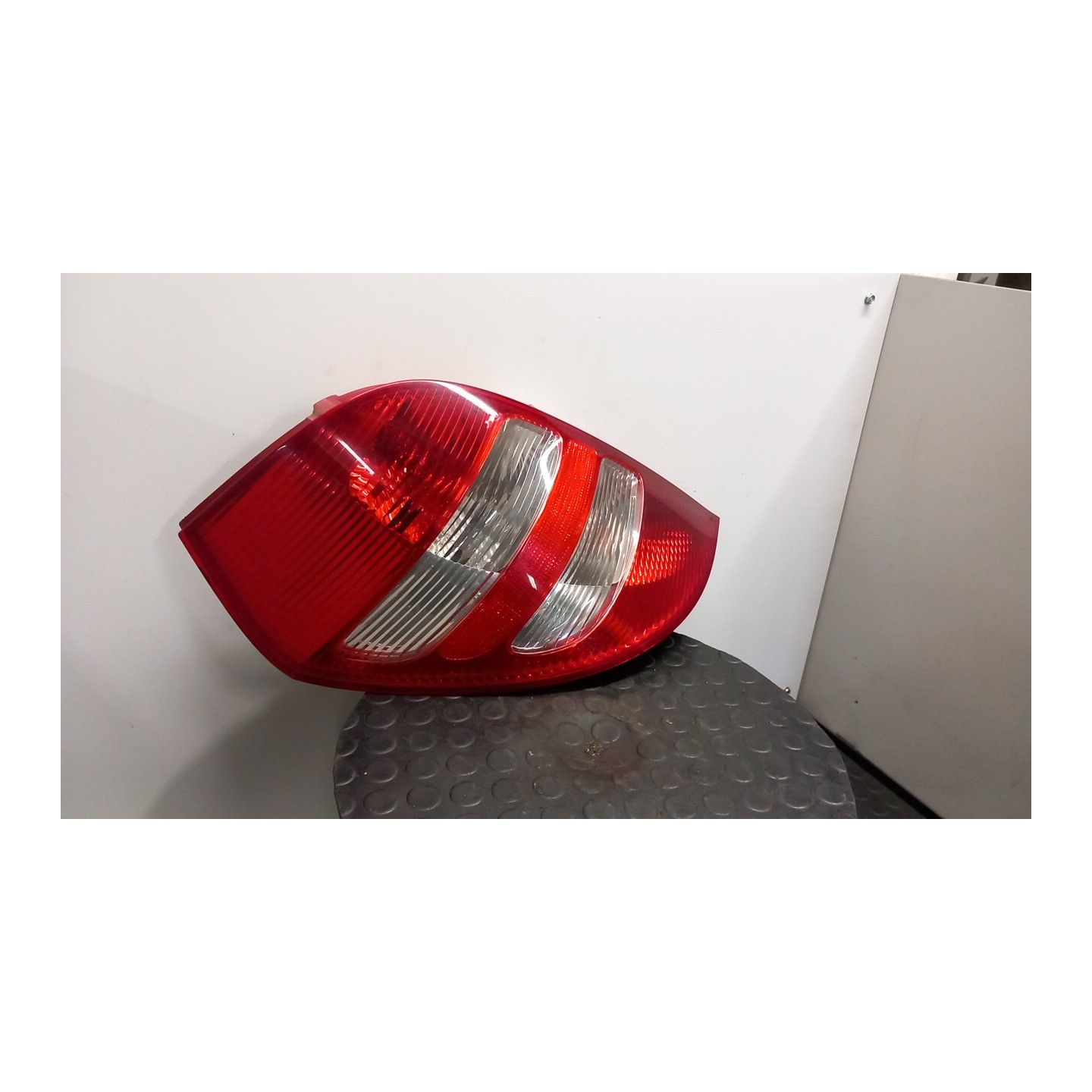 FANALE POST. P/AVANTGARDE SX. 040 MERCEDES-BENZ CLASSE A (W/C169) (07/04-04/13 266940 A1698202964
