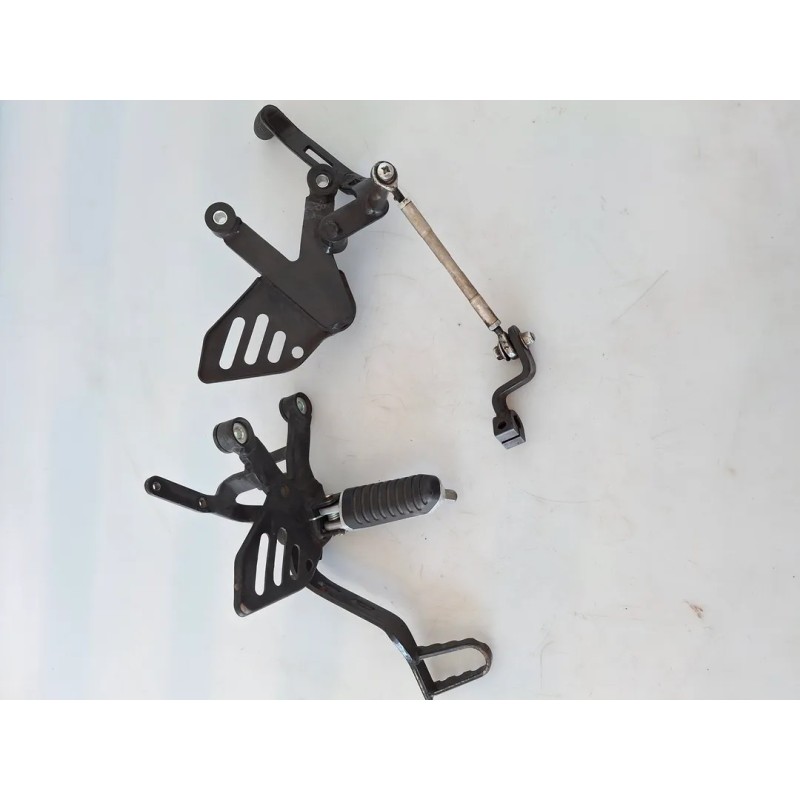 Supporto pedana appoggiapiede anteriore Keeway RKR 125 