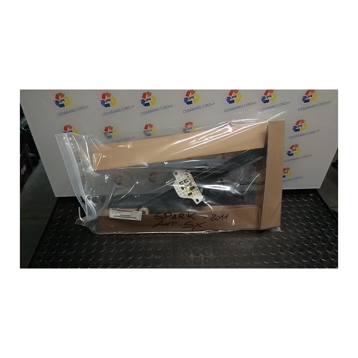 ALZACRISTALLO ELETTR. PORTA ANT. C/MOTORINO SX. 086 CHEVROLET (DAEWOO) SPARK (M300) (01/10-12/15) B10D1 95969958