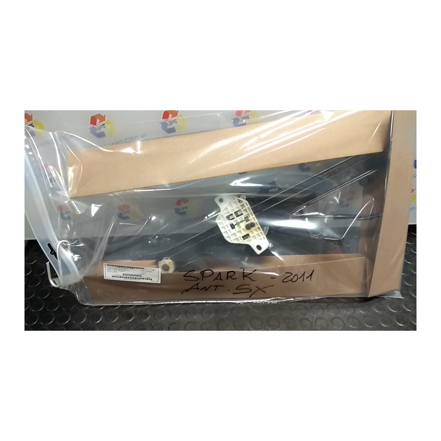 ALZACRISTALLO ELETTR. PORTA ANT. C/MOTORINO SX. 086 CHEVROLET (DAEWOO) SPARK (M300) (01/10-12/15) B10D1 95969958