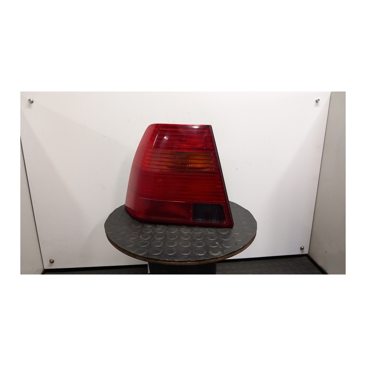 FANALE POST. SX. 086 VOLKSWAGEN BORA (1J) (03/99-02/06) AUS 1J5945095AA