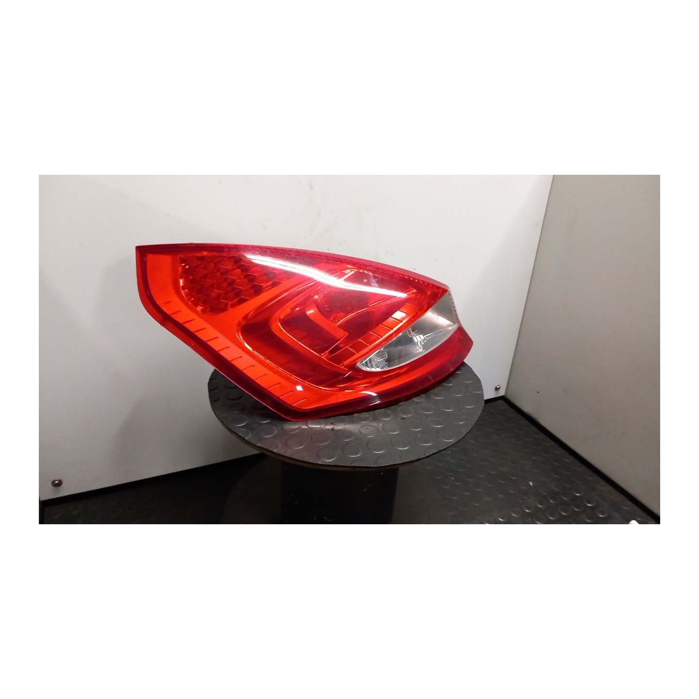 FANALE POST. SX. 125 FORD FIESTA (CB1) (09/08-10/13) KVJA 1709553