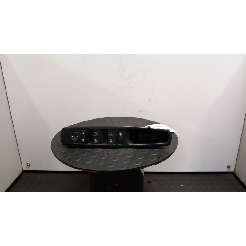 BLOCCO COMANDI ALZACRISTALLI E RETROVISORI EST. RETR.EST.01/02;EA1;EA2;ANTIFUR 033 RENAULT MEGANE 3A SERIE (10/08-) K4MT8 809610