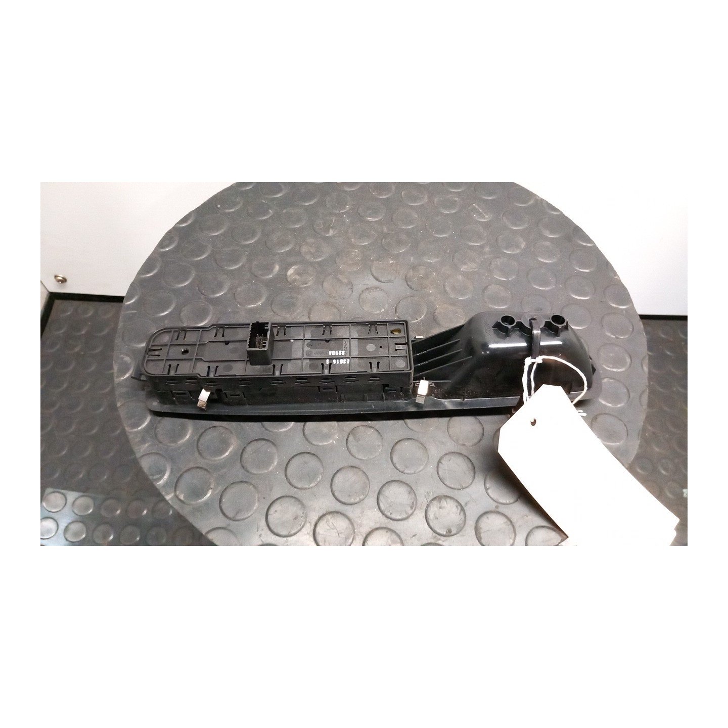 BLOCCO COMANDI ALZACRISTALLI E RETROVISORI EST. RETR.EST.01/02;EA1;EA2;ANTIFUR 033 RENAULT MEGANE 3A SERIE (10/08-) K4MT8 809610