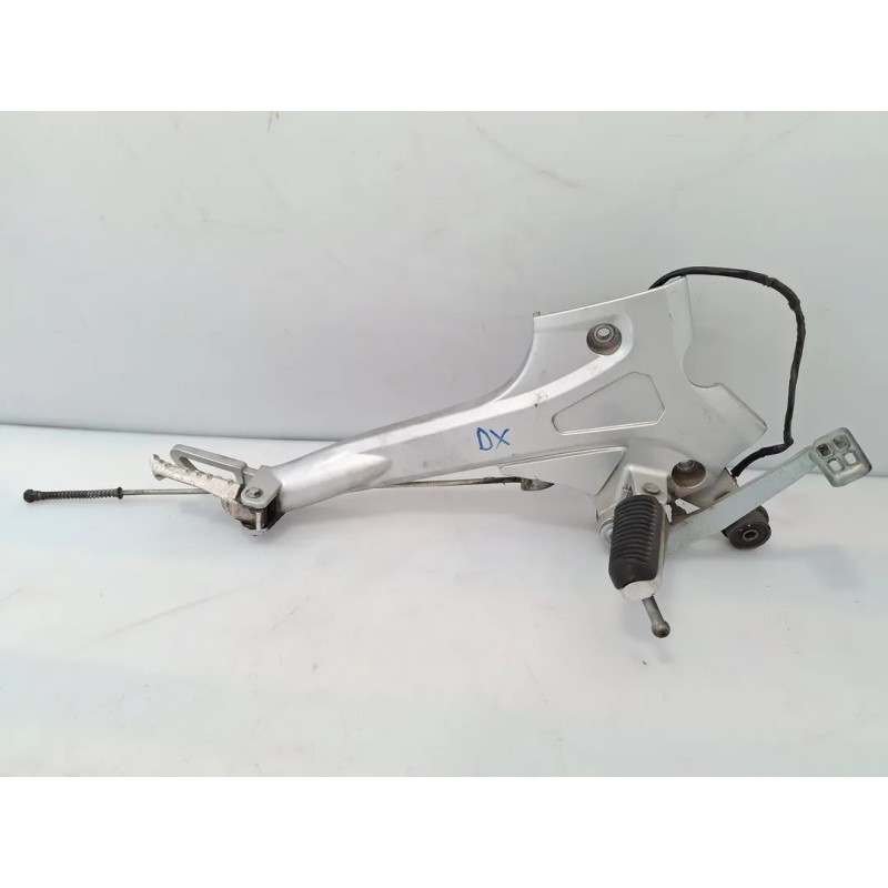 Pedana appoggiapiede anteriore completo Yamaha YBR 250 YBR 250 Destro