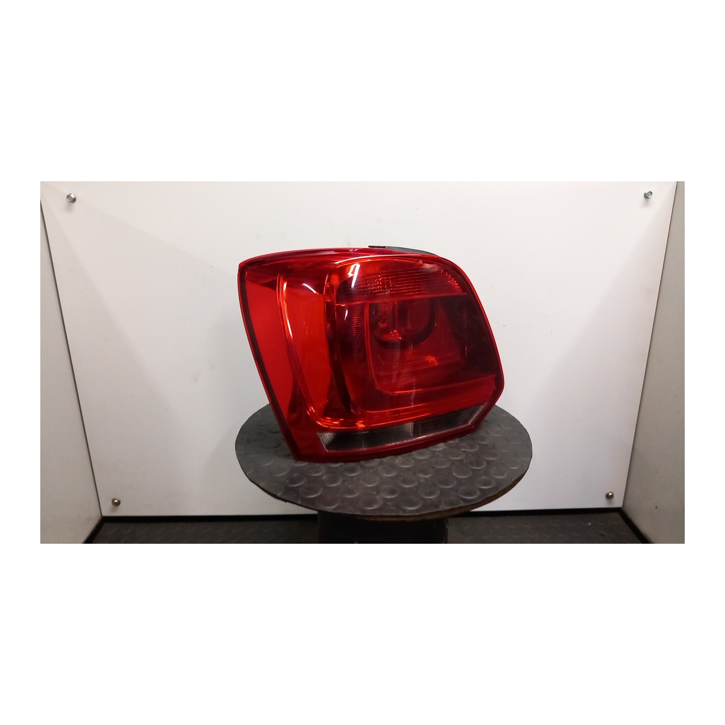 FANALE POST. AL SX. 032 VOLKSWAGEN POLO (6R) (05/09-10/14) CFW 6R0945095AH