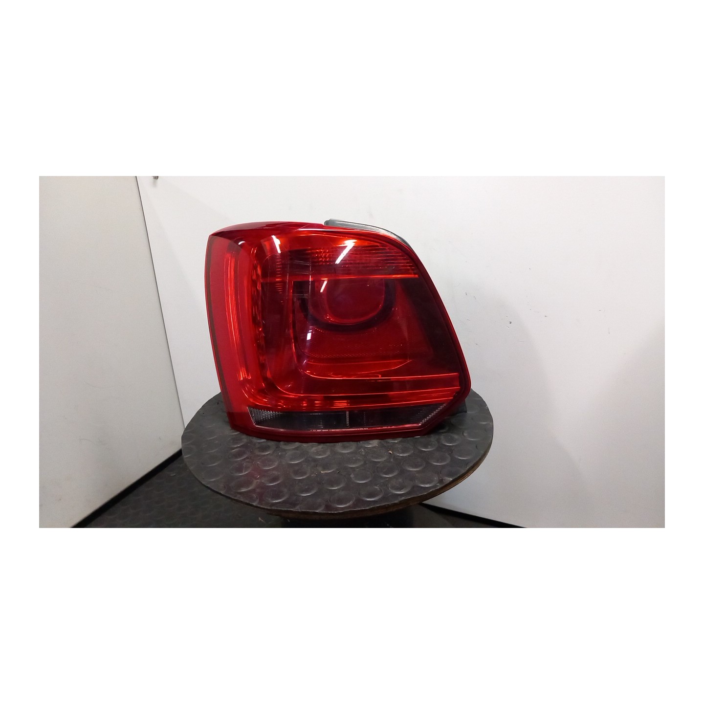 FANALE POST. AL SX. 032 VOLKSWAGEN POLO (6R) (05/09-10/14) CFW 6R0945095AH