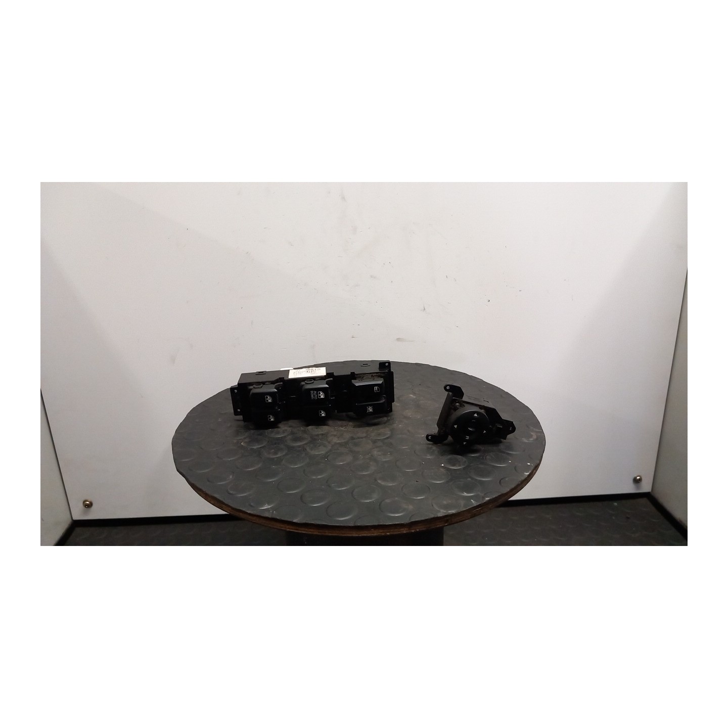 BLOCCO COMANDI ALZACRISTALLI E RETROVISORI EST. 043 HYUNDAI SANTA FE 2A SERIE (03/06-12/10 D4EB 935702B000S4
