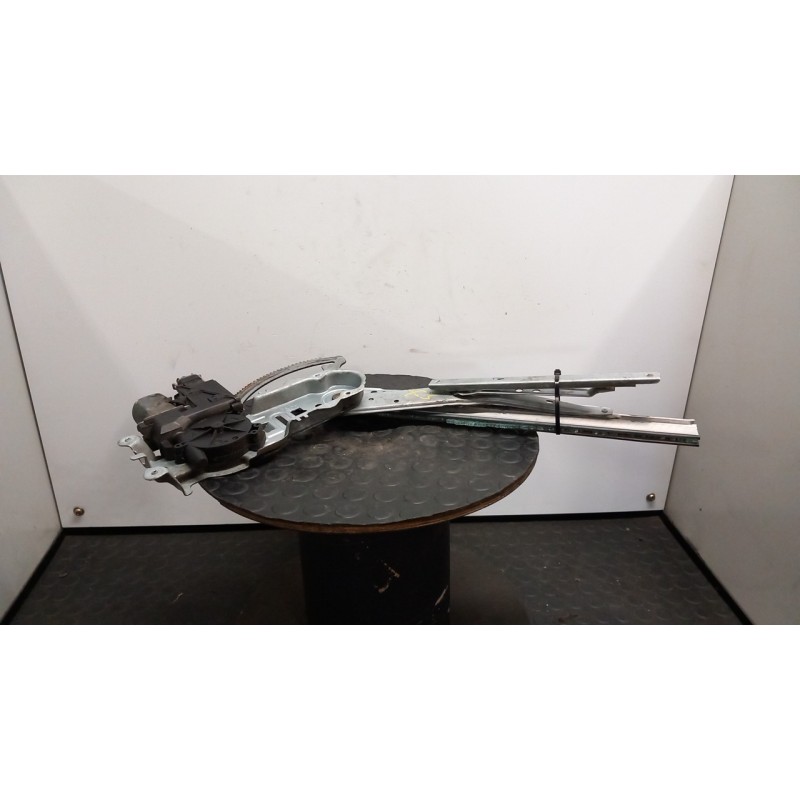 ALZACRISTALLO ELETTR. PORTA ANT. SX. 051 OPEL COMBO (X01) (11/01-01/12) Z17DTH 93186828