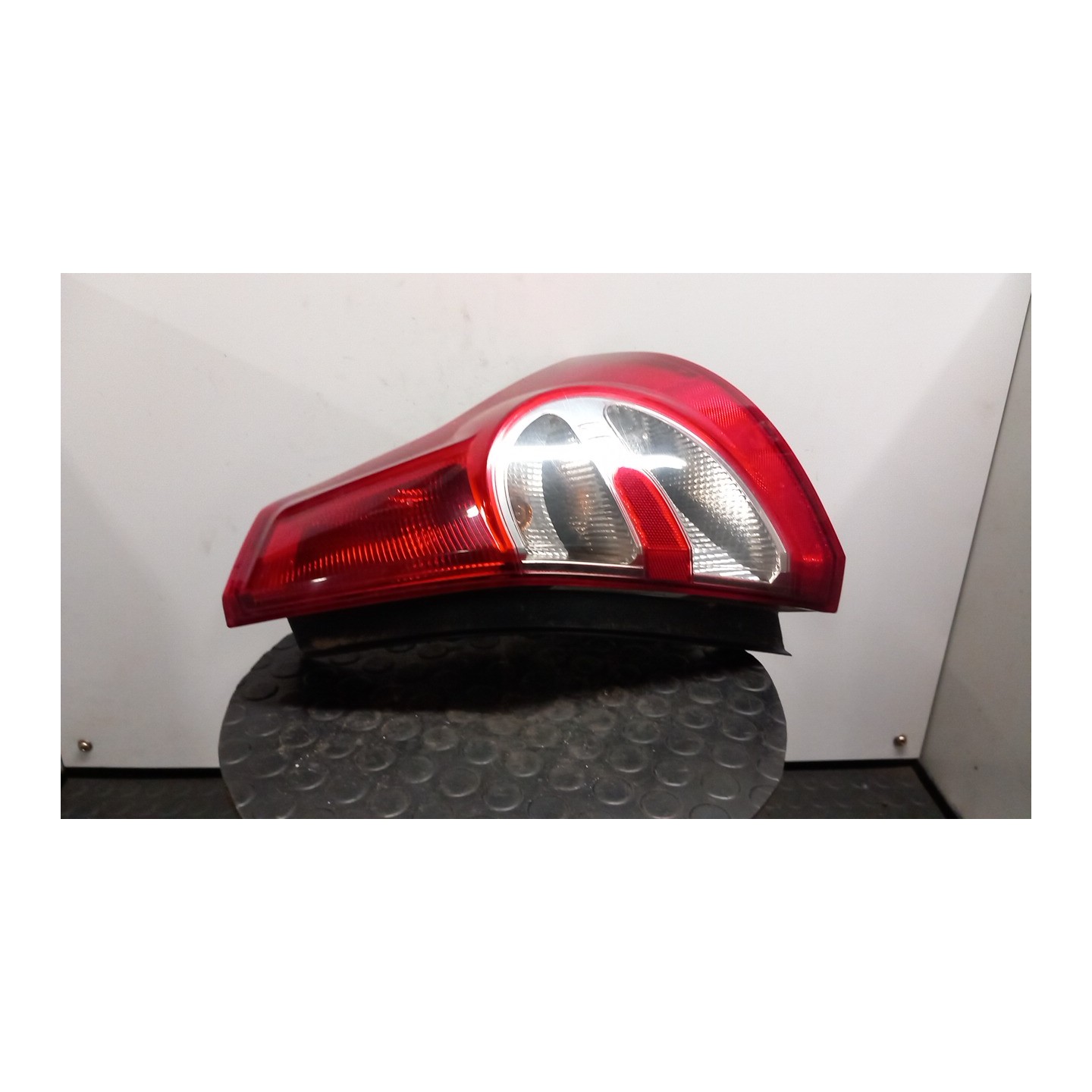 FANALE POST. DX. 100 DACIA SANDERO (07/08-04/13) K7JA7 8200734824