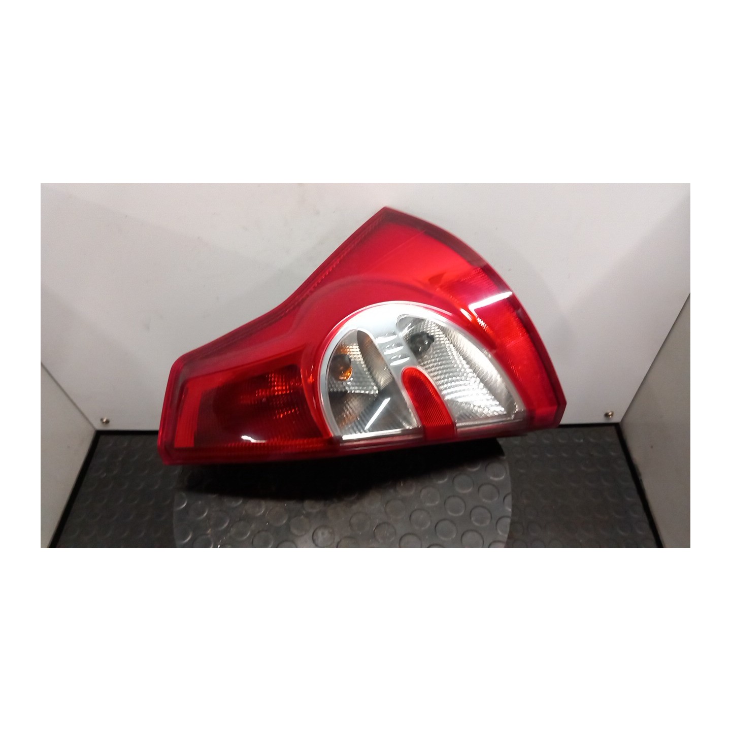 FANALE POST. DX. 100 DACIA SANDERO (07/08-04/13) K7JA7 8200734824