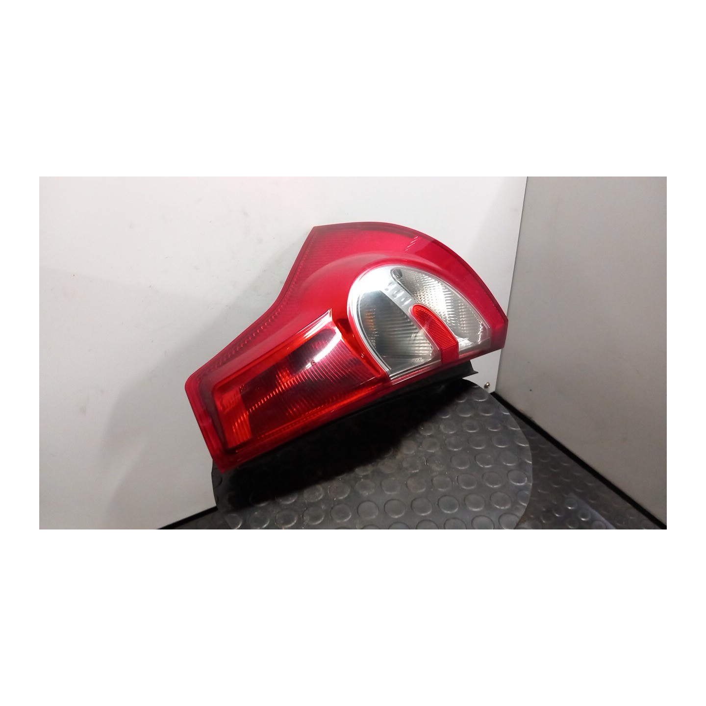 FANALE POST. DX. 100 DACIA SANDERO (07/08-04/13) K7JA7 8200734824