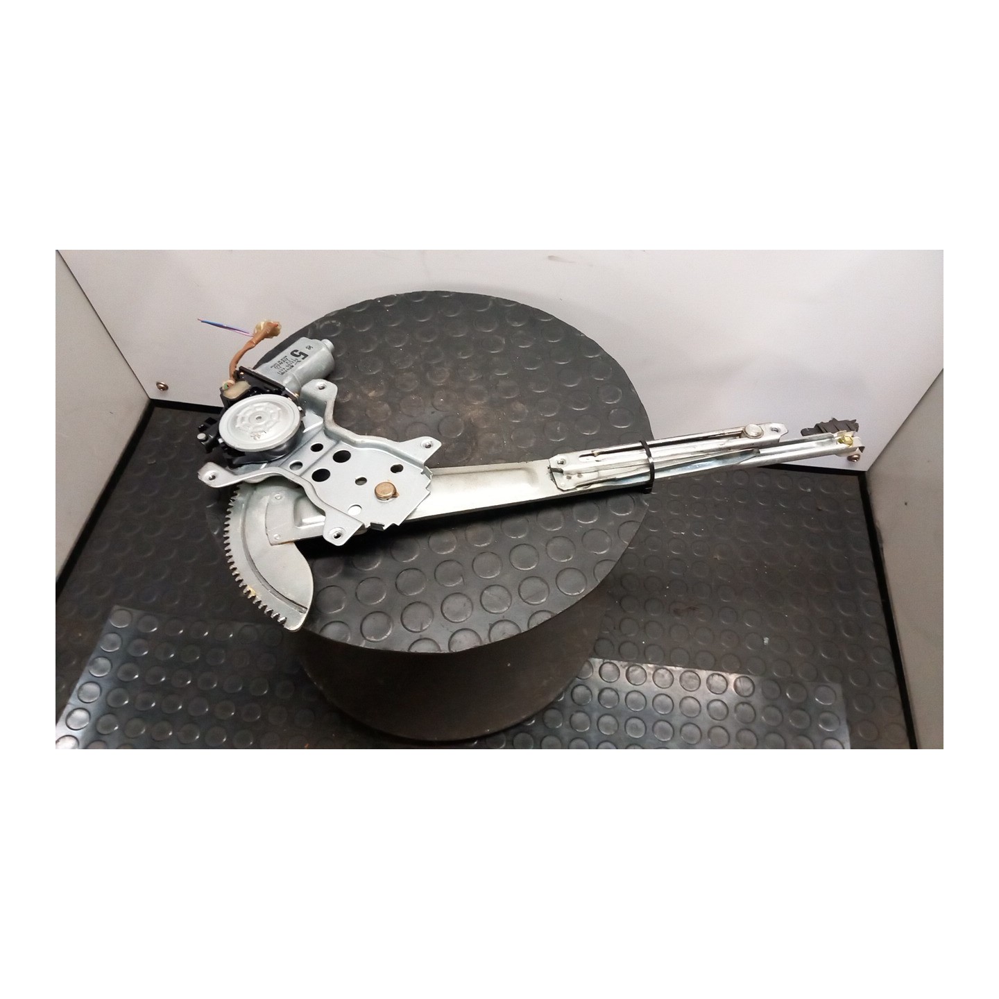 ALZACRISTALLO PORTA ANT. DX. 043 DAIHATSU TERIOS 1A SERIE (09/97-10/06) K3 6980187401000