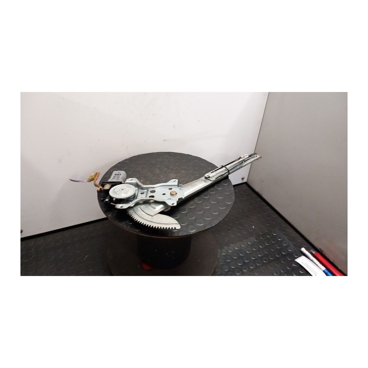 ALZACRISTALLO PORTA ANT. DX. 043 DAIHATSU TERIOS 1A SERIE (09/97-10/06) K3 6980187401000
