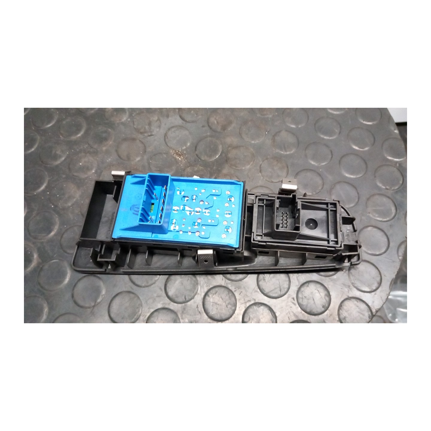 BLOCCO COMANDI ALZACRISTALLI E RETROVISORI EST. SX. 031 FIAT GRANDE PUNTO (2Y) (06/05-12/08 350A1000 735411026