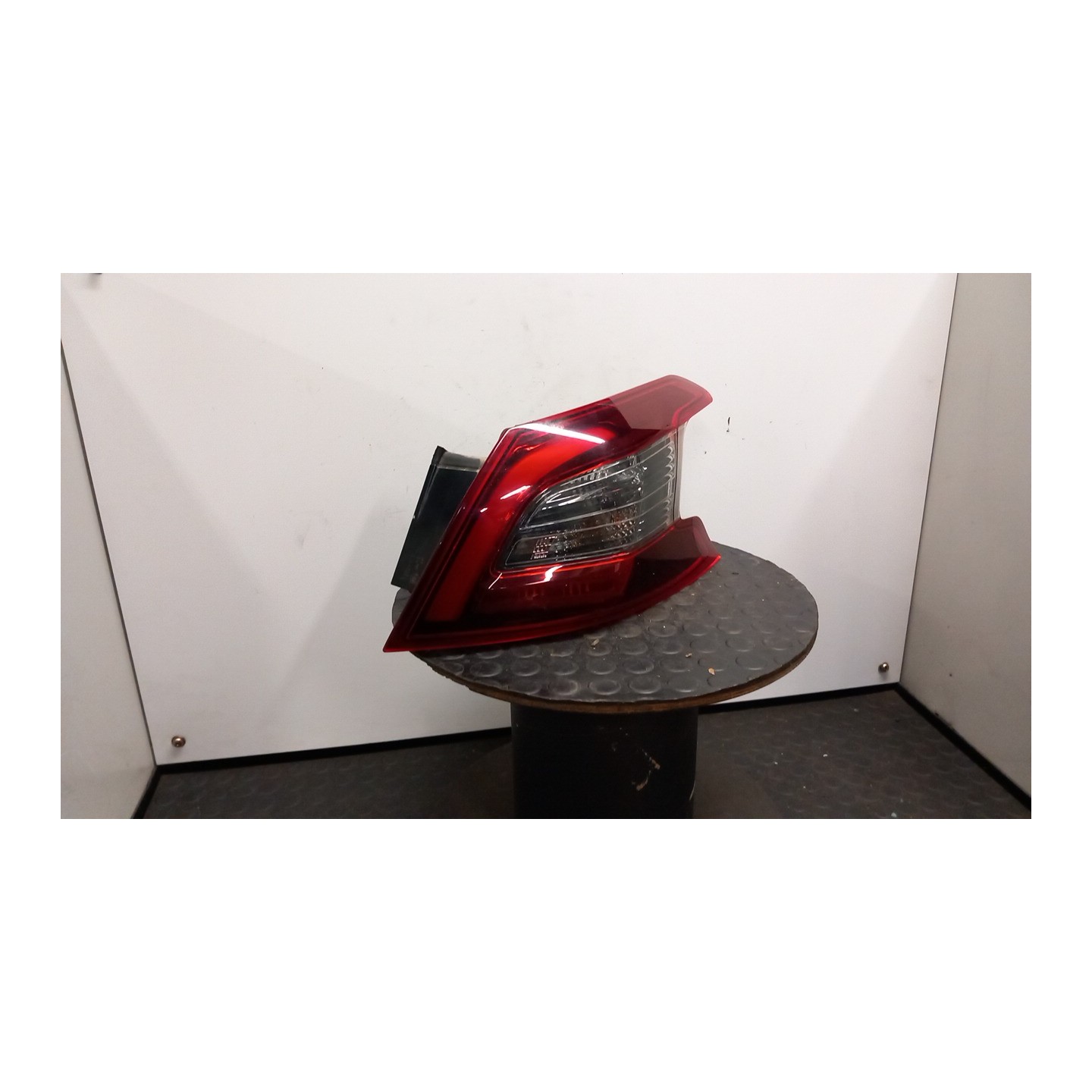 FANALE POST. PARTE EST. DX. 043 PEUGEOT 308 (07/13-12/18) BH01 9677817580