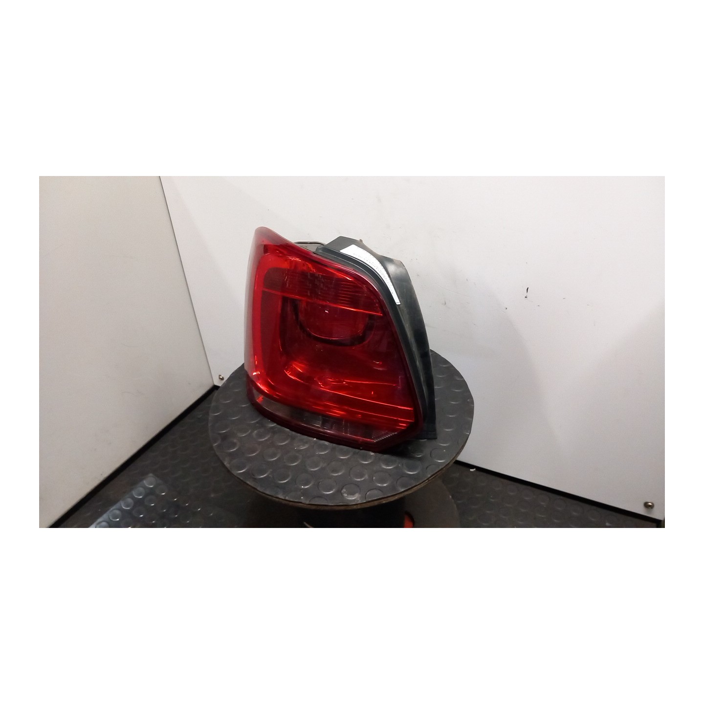 FANALE POST. AL SX. 071 VOLKSWAGEN POLO (6R) (05/09-10/14) CAY 6R0945095AH