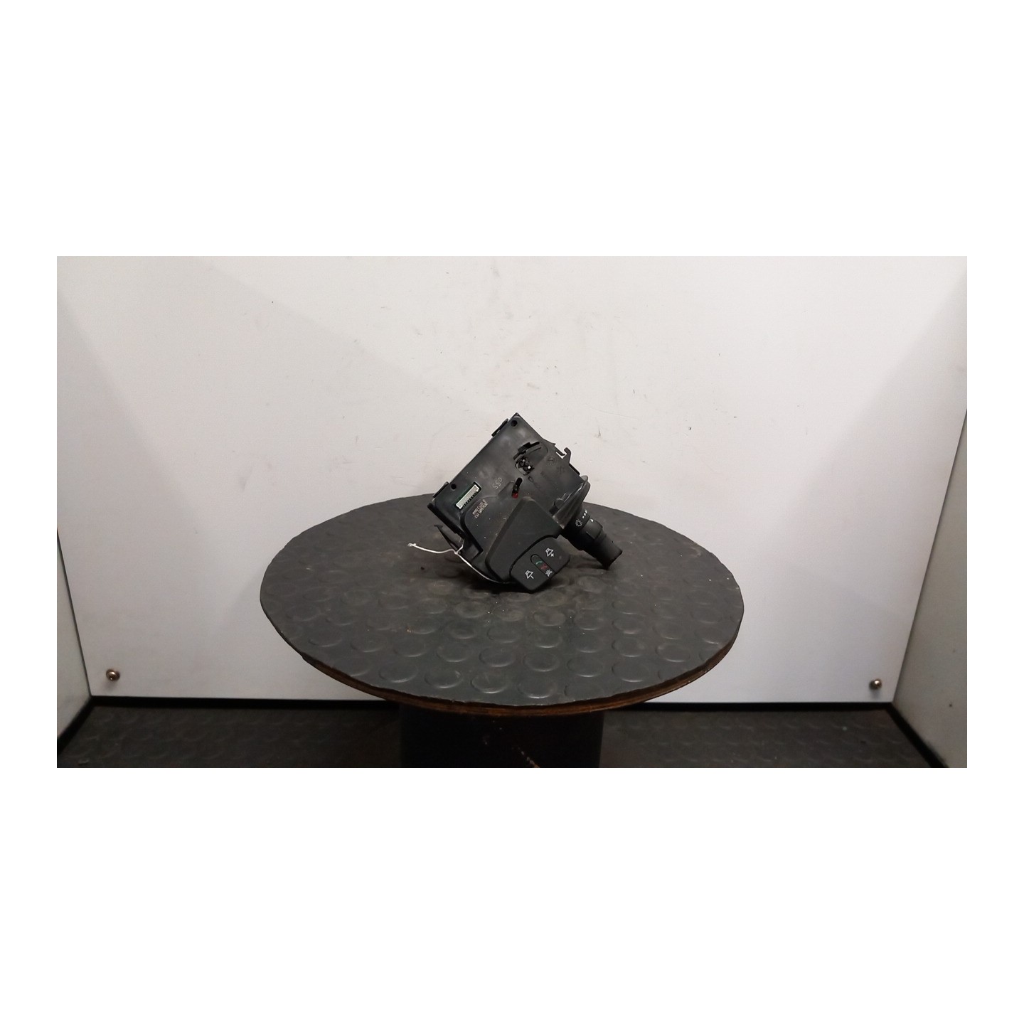 BLOCCO COMANDI TERGICRISTALLI 081 RENAULT KANGOO FURGONE (04/13-) K9KB6 8201577539