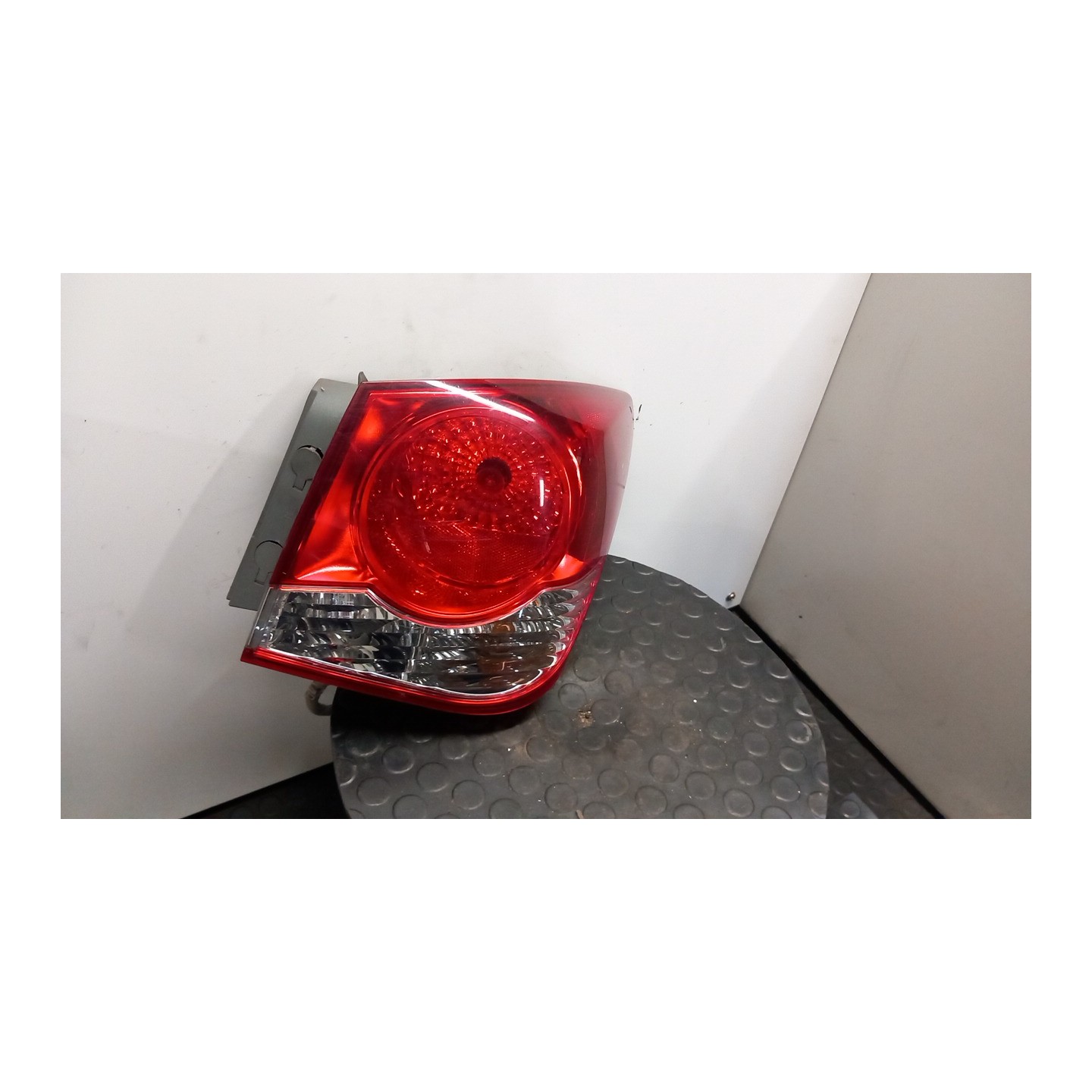 FANALE POST. PARTE EST. DX. 105 CHEVROLET (DAEWOO) CRUZE (J300) (04/09-12/14) F16D4 95393942