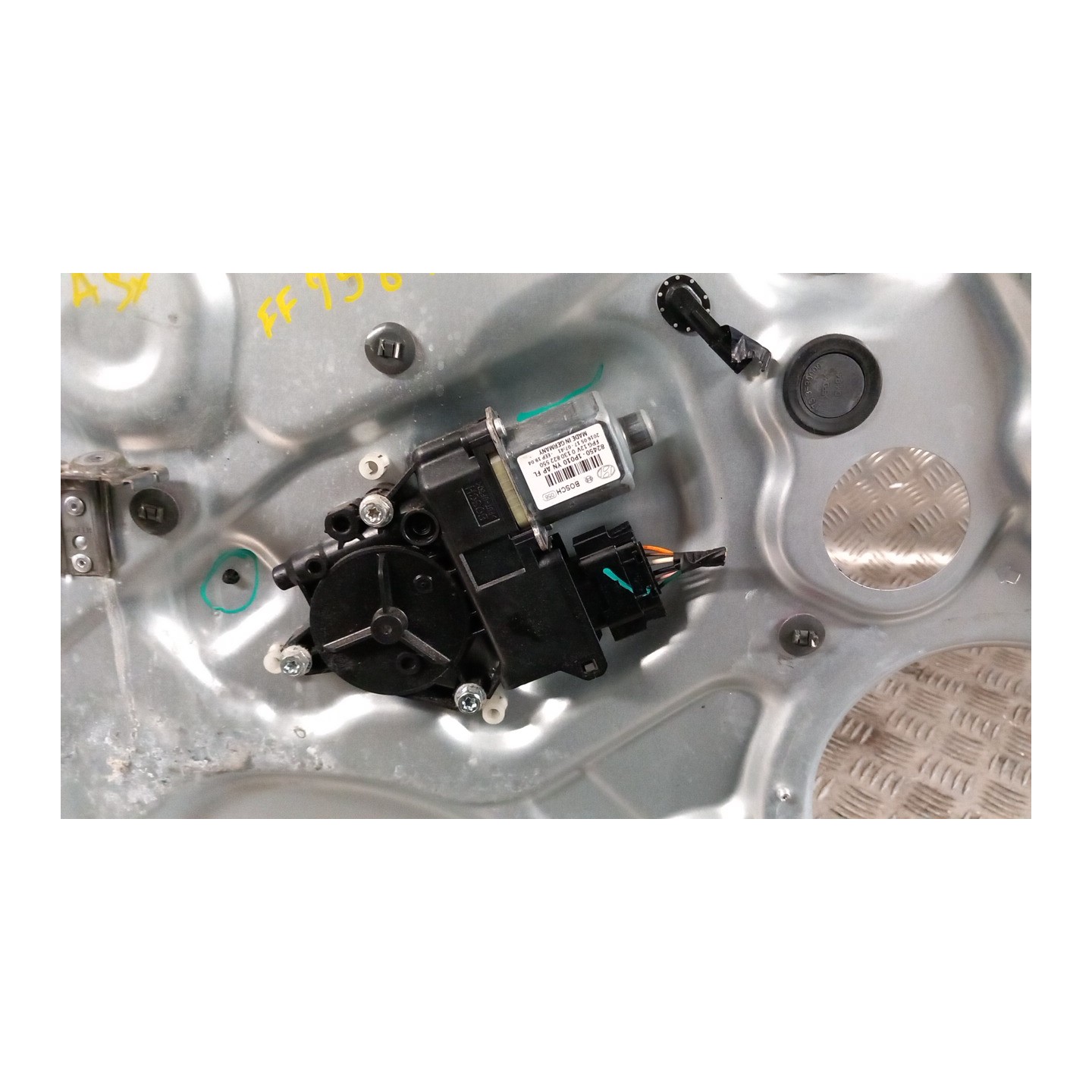 ALZACRISTALLO ELETTR. PORTA ANT. SX. 011 HYUNDAI IX20 (04/15-12/20) G4FA 824711K000