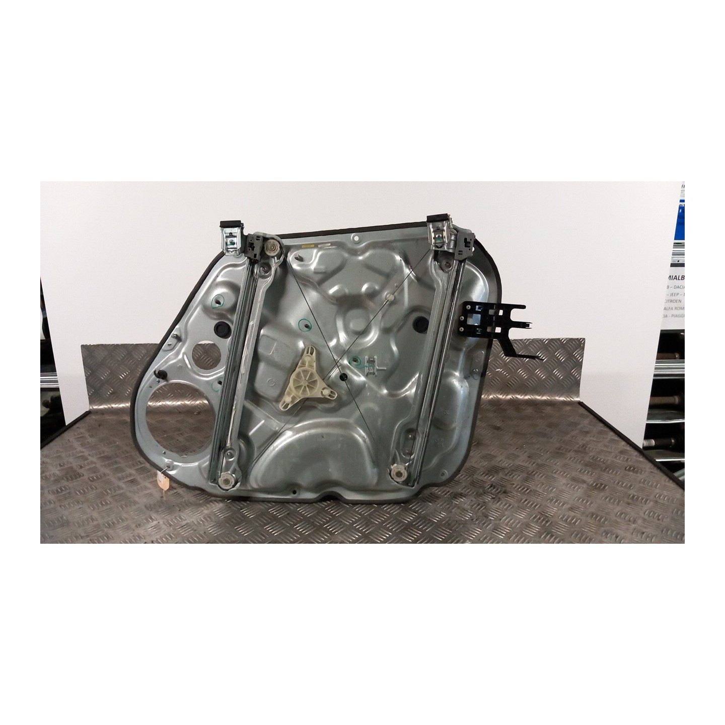 ALZACRISTALLO ELETTR. PORTA ANT. SX. 011 HYUNDAI IX20 (04/15-12/20) G4FA 824711K000