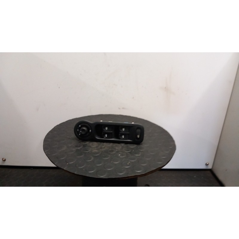 INTERRUTTORE ALZACRISTALLI PORTA ANT. SX. 107 RENAULT MODUS 2A SERIE (01/08-06/13) D4FH7 8200214939