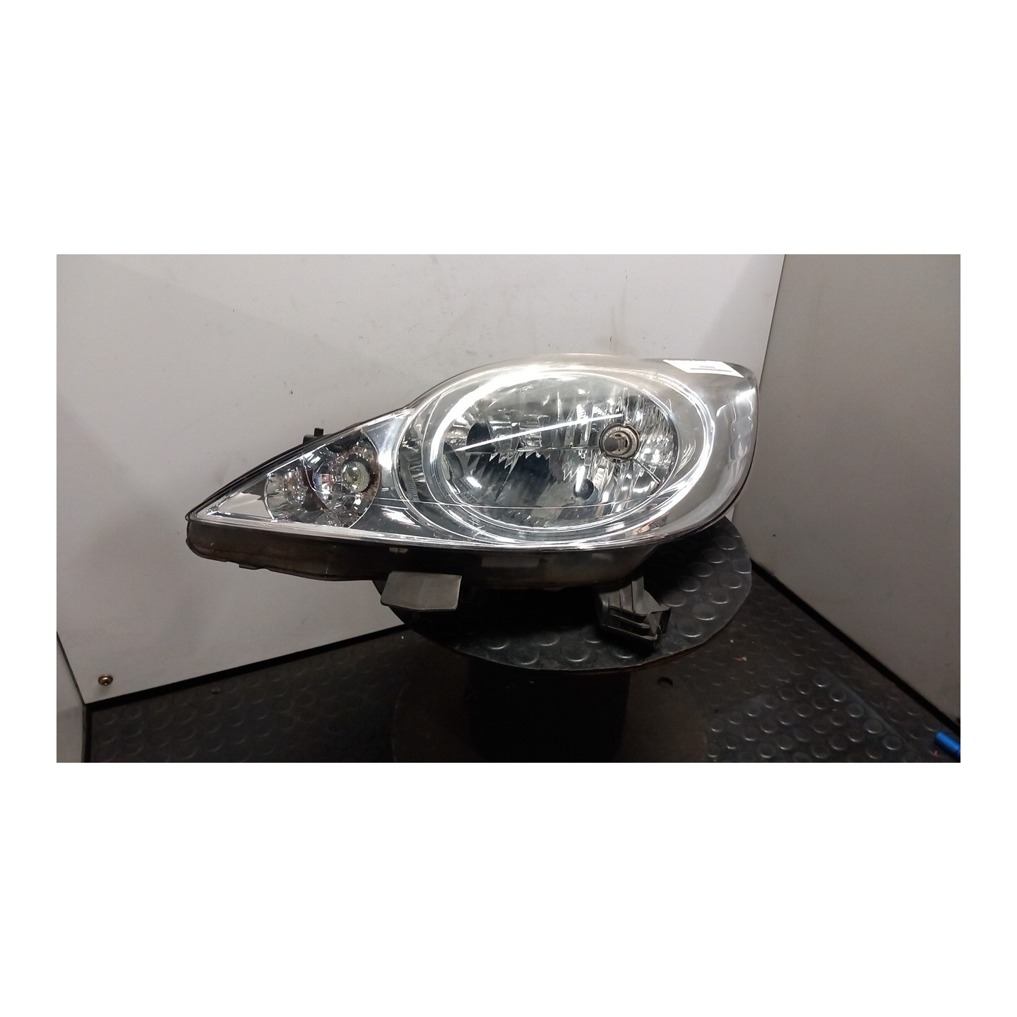 PROIETTORE SX. 071 PEUGEOT 107 (06/05-) 1KR 620874