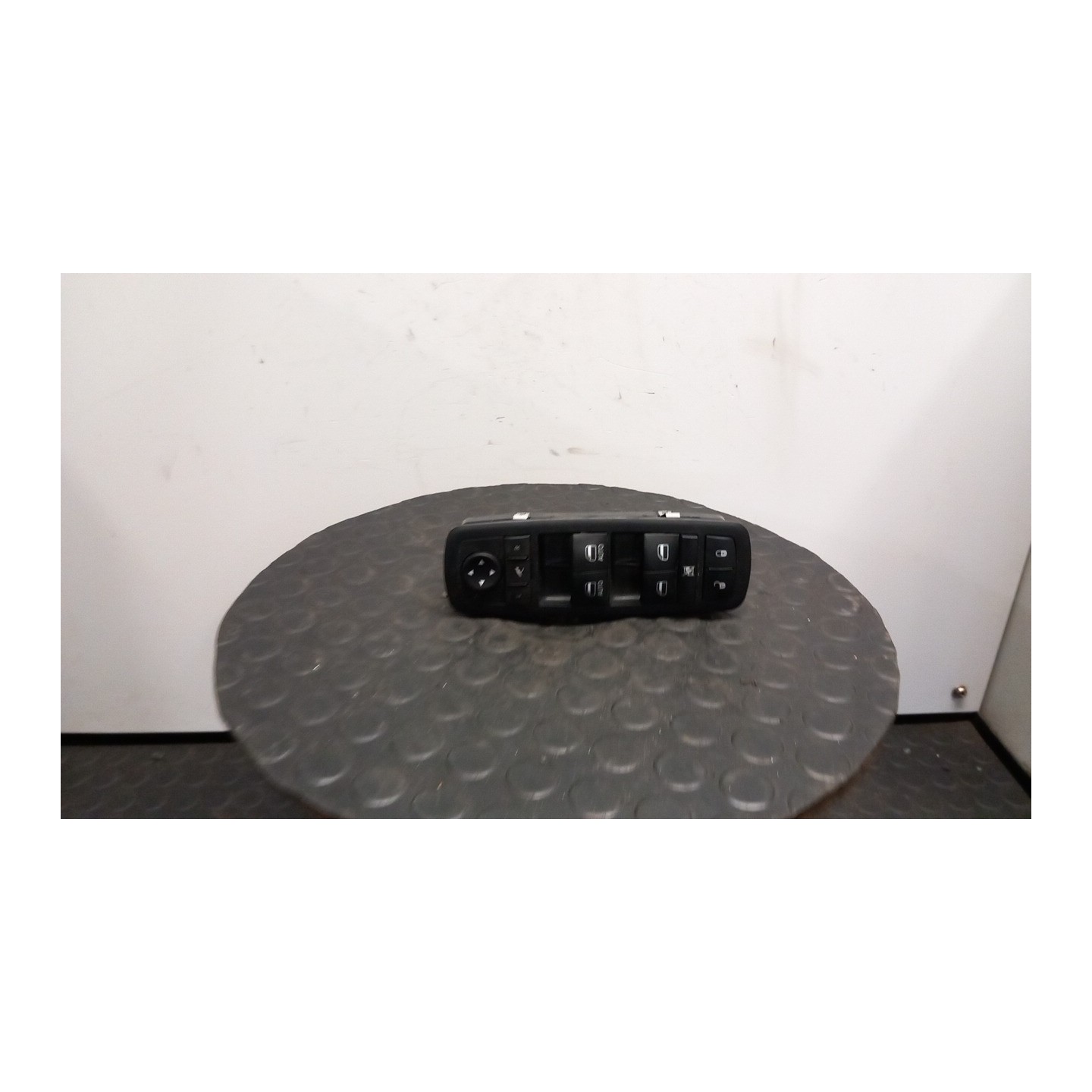 BLOCCO COMANDI ALZACRISTALLI E RETROVISORI EST. 103 FIAT FREEMONT (24) (04/11-) 939B5000 K68084001AD