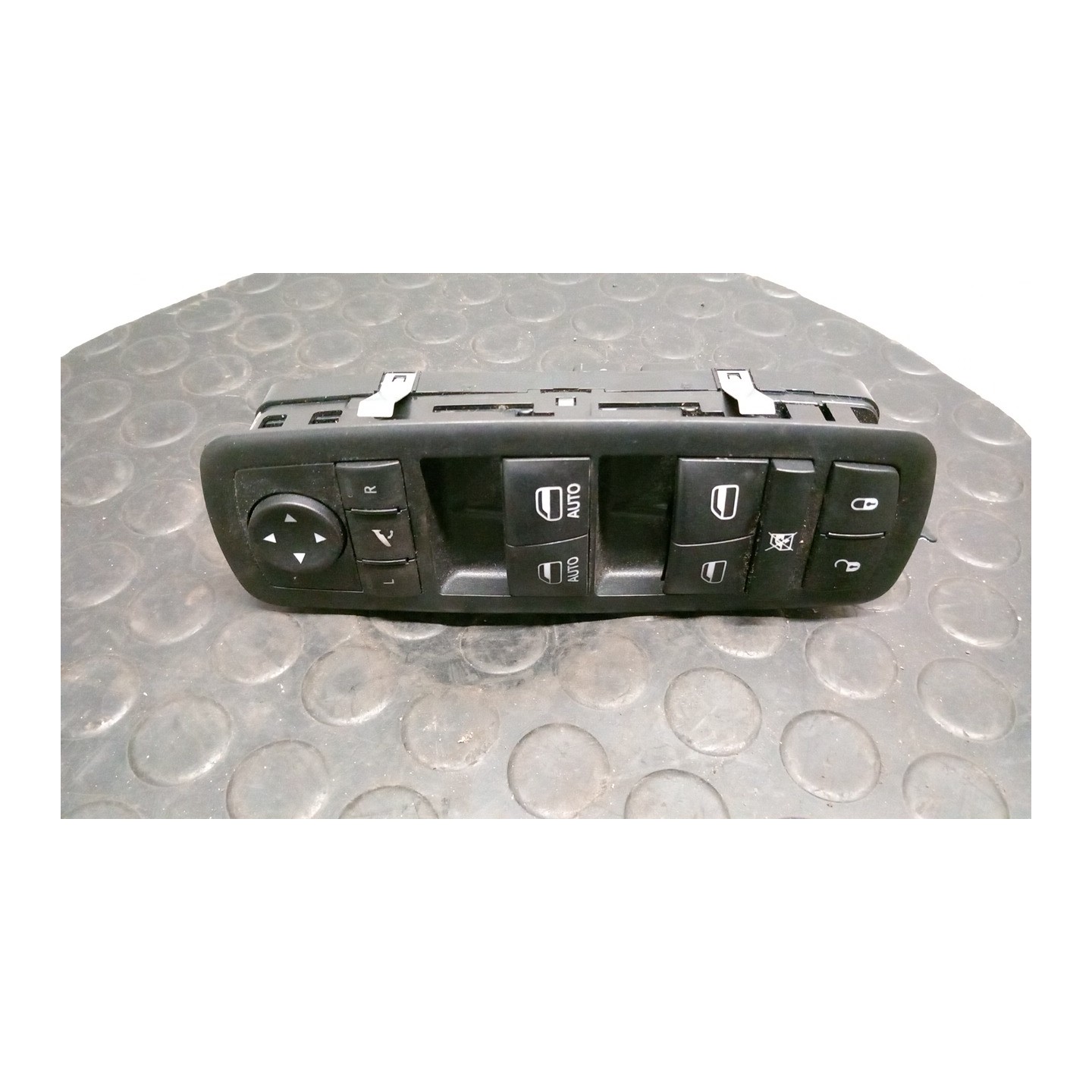 BLOCCO COMANDI ALZACRISTALLI E RETROVISORI EST. 103 FIAT FREEMONT (24) (04/11-) 939B5000 K68084001AD