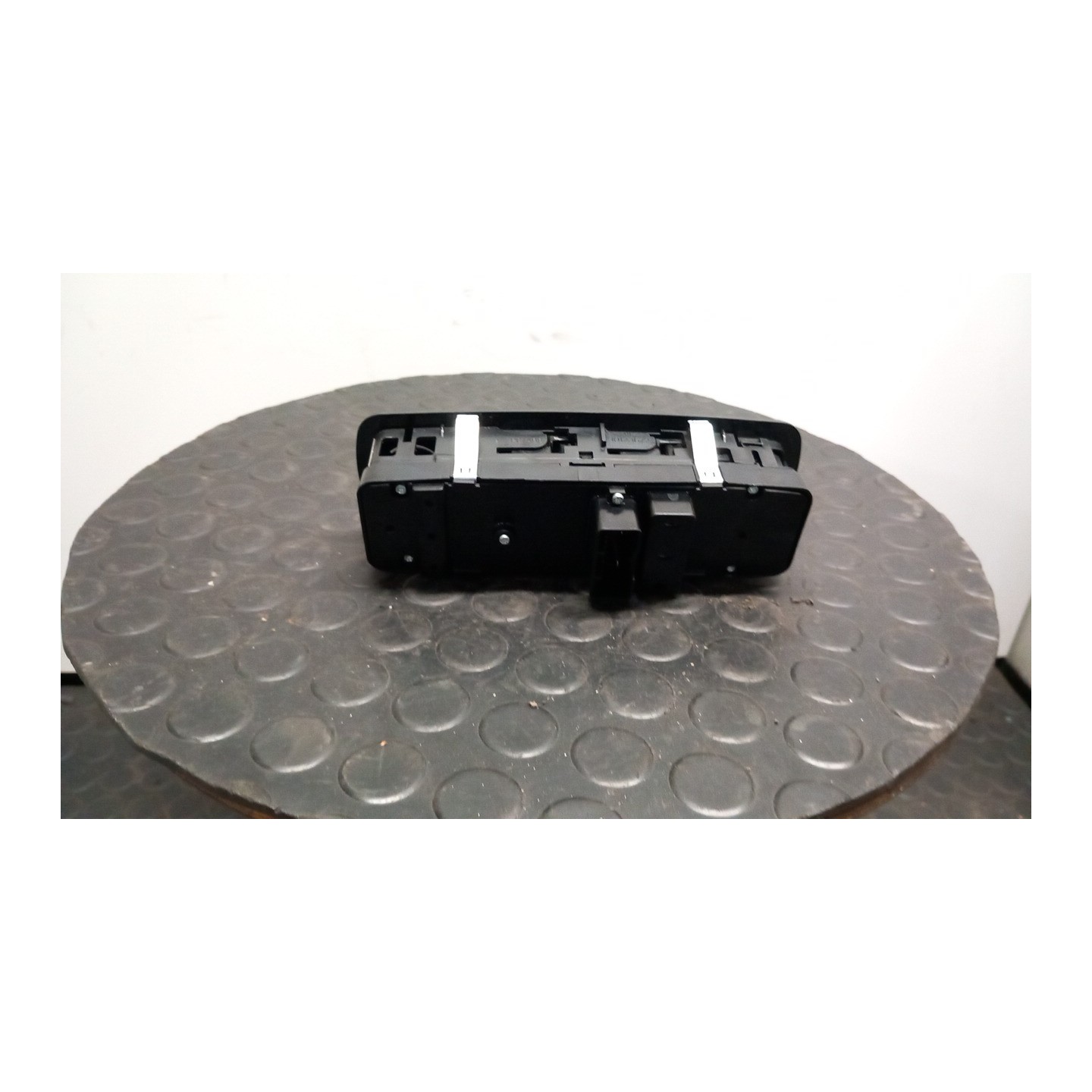 BLOCCO COMANDI ALZACRISTALLI E RETROVISORI EST. 103 FIAT FREEMONT (24) (04/11-) 939B5000 K68084001AD