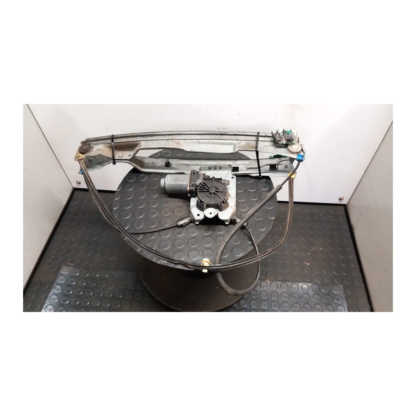 ALZACRISTALLO ELETTR. PORTA ANT. A IMPULSI C/MOTORINO DX. 137 RENAULT CLIO 3A SERIE (07/05-05/09) K9KZ7 8200826173