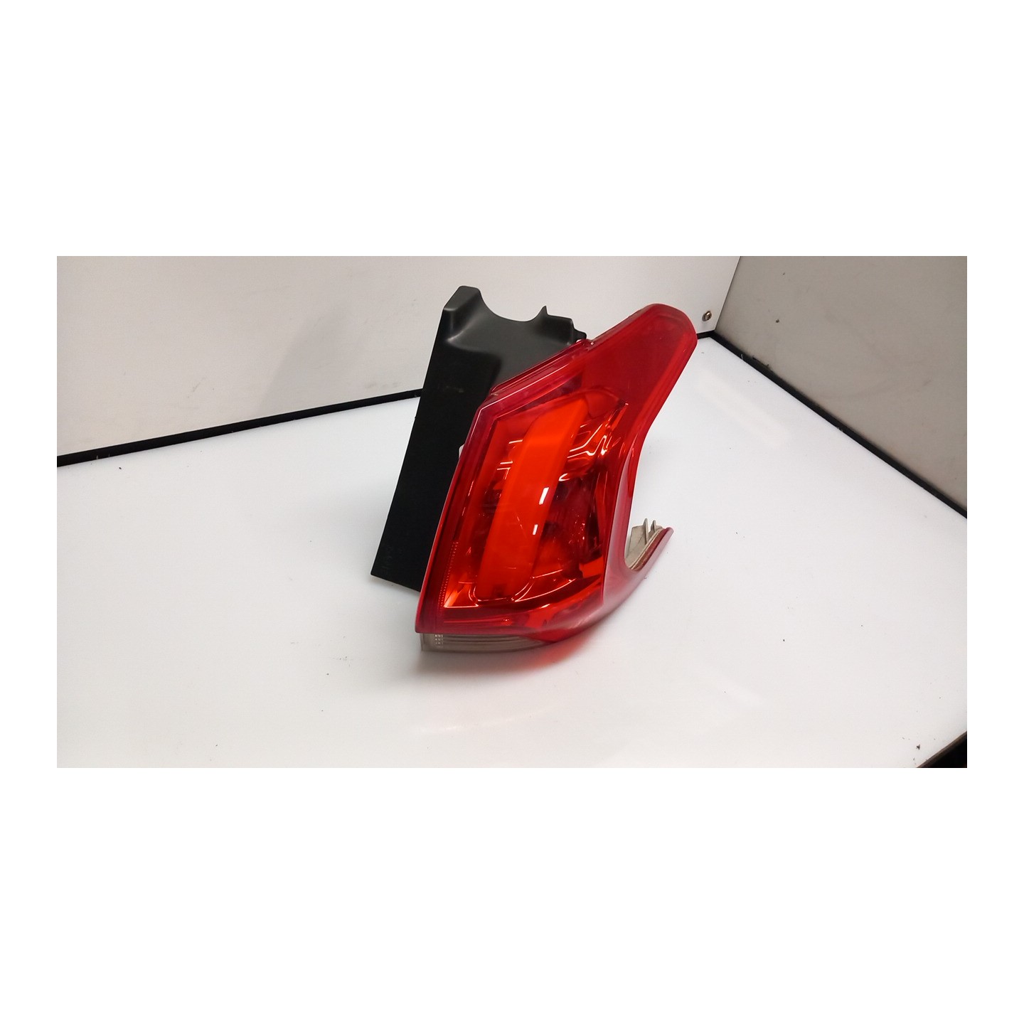 FANALE POST. PARTE EST. DX. 052 PEUGEOT 2008 (03/13-05/16) 9H05 9678074380