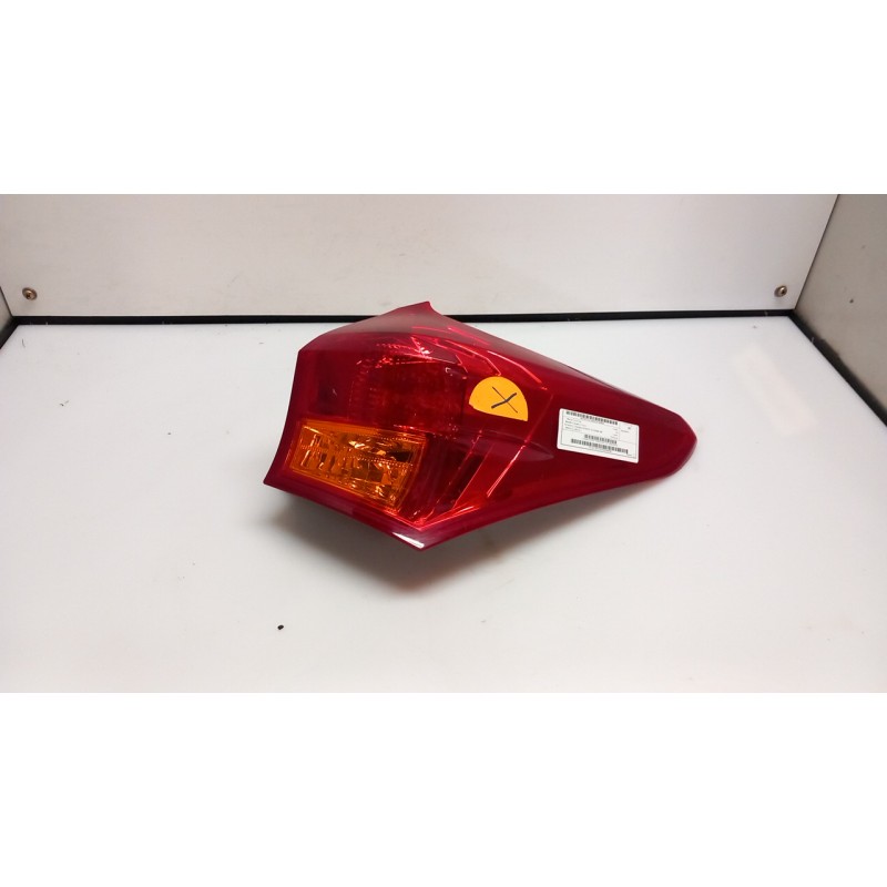 FANALE POST. PARTE EST. DX. 004 TOYOTA AURIS (11/12-) 2ZRFXE 8155102710