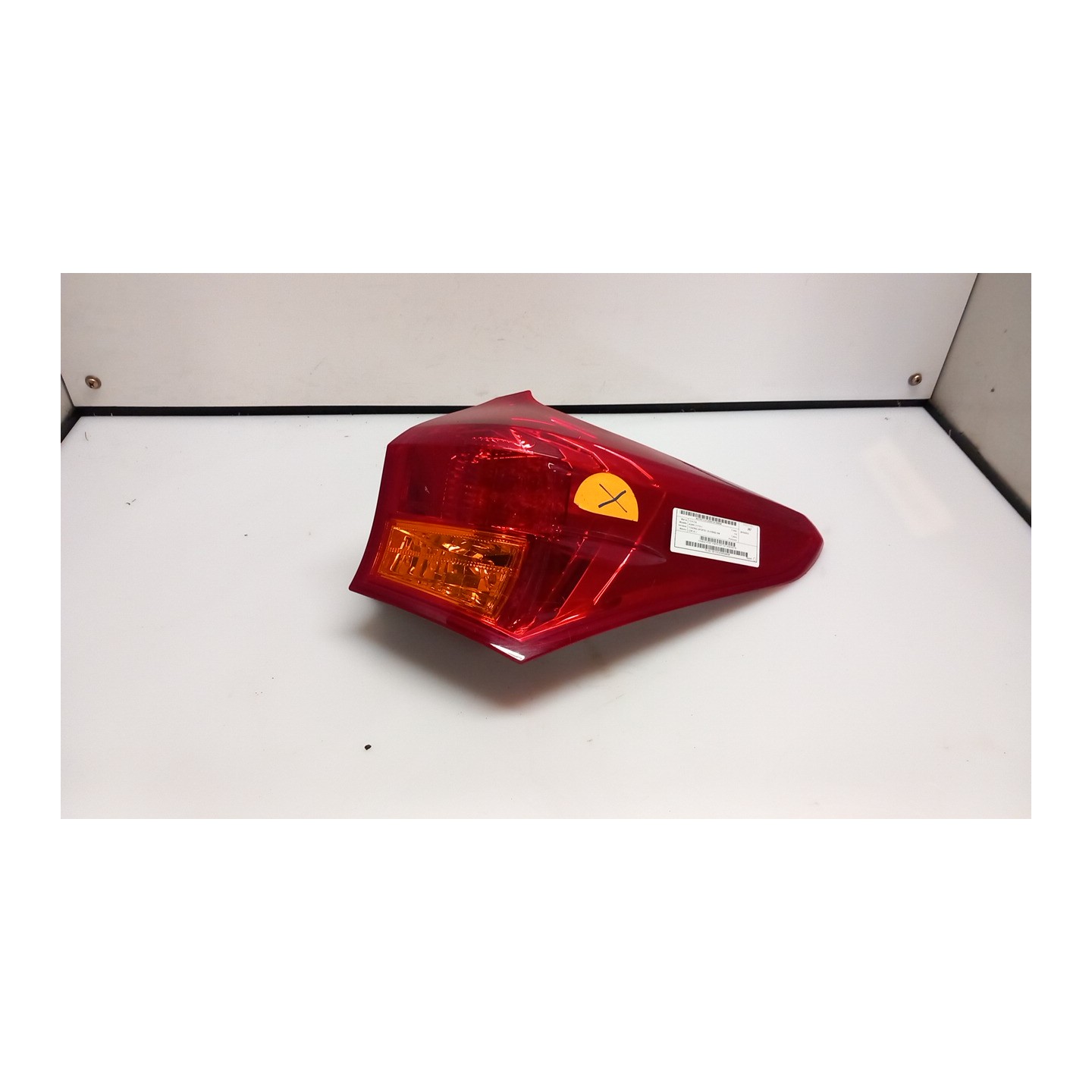 FANALE POST. PARTE EST. DX. 004 TOYOTA AURIS (11/12-) 2ZRFXE 8155102710