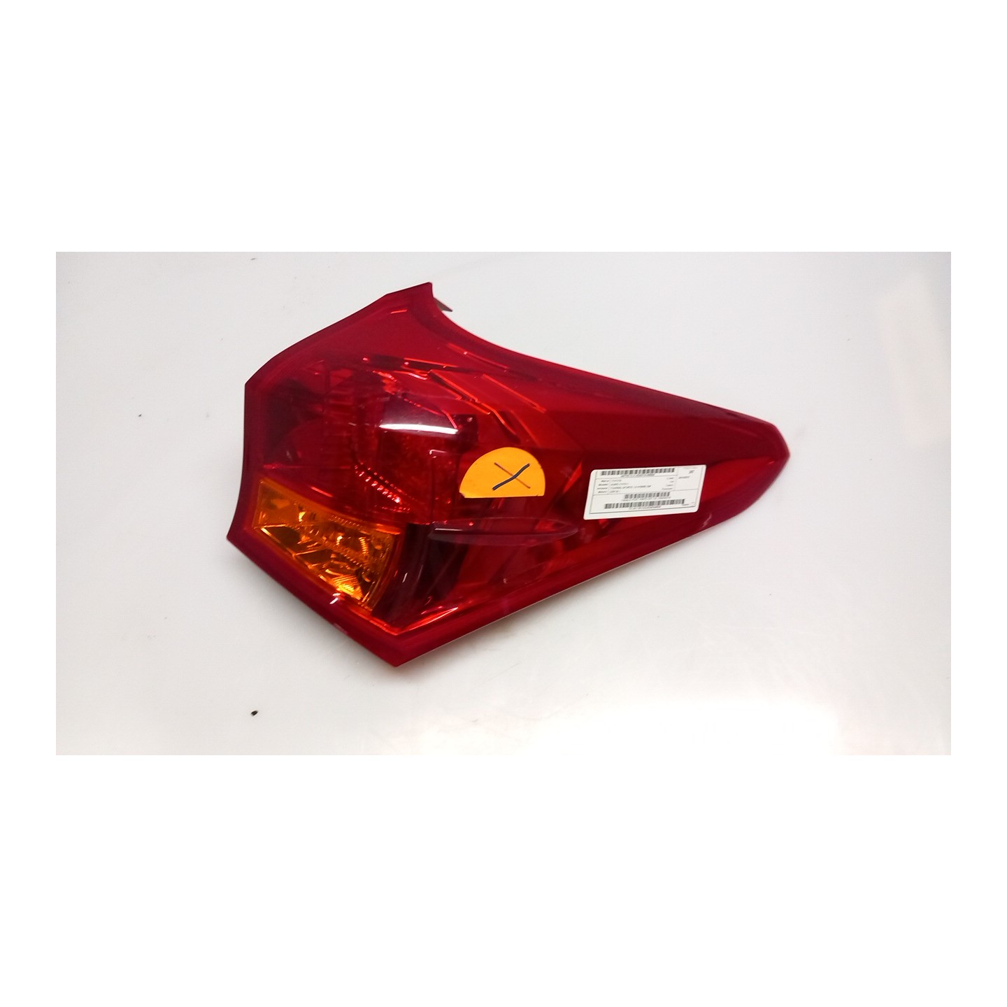 FANALE POST. PARTE EST. DX. 004 TOYOTA AURIS (11/12-) 2ZRFXE 8155102710