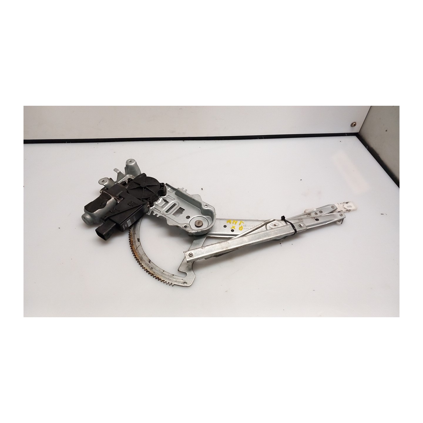 ALZACRISTALLO ELETTR. PORTA ANT. DX. 009 OPEL COMBO (X01) (11/01-01/12) Z16YNG 93186829