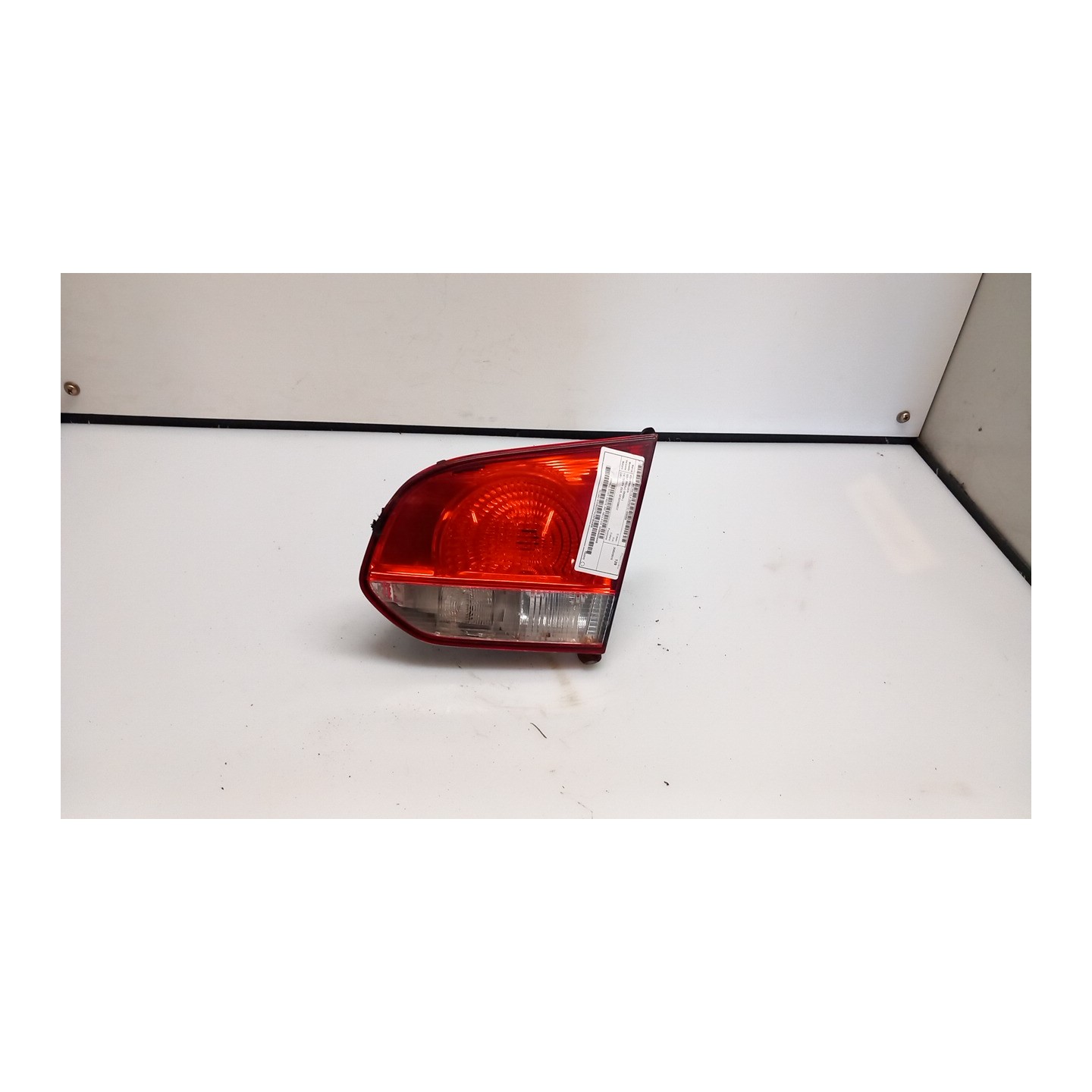 FANALE POST. PARTE INT. HELLA DX. 068 VOLKSWAGEN GOLF (5K/AJ) (09/08-) CAY 5K0945094AB