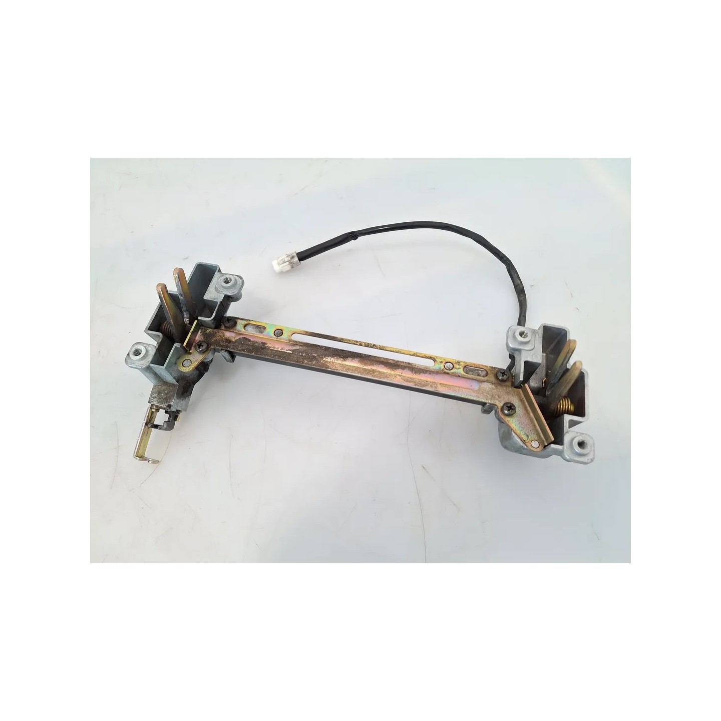 Aggancio serratura sella Yamaha Majesty 400 Majesty 400 monodisco ant. (E2) 