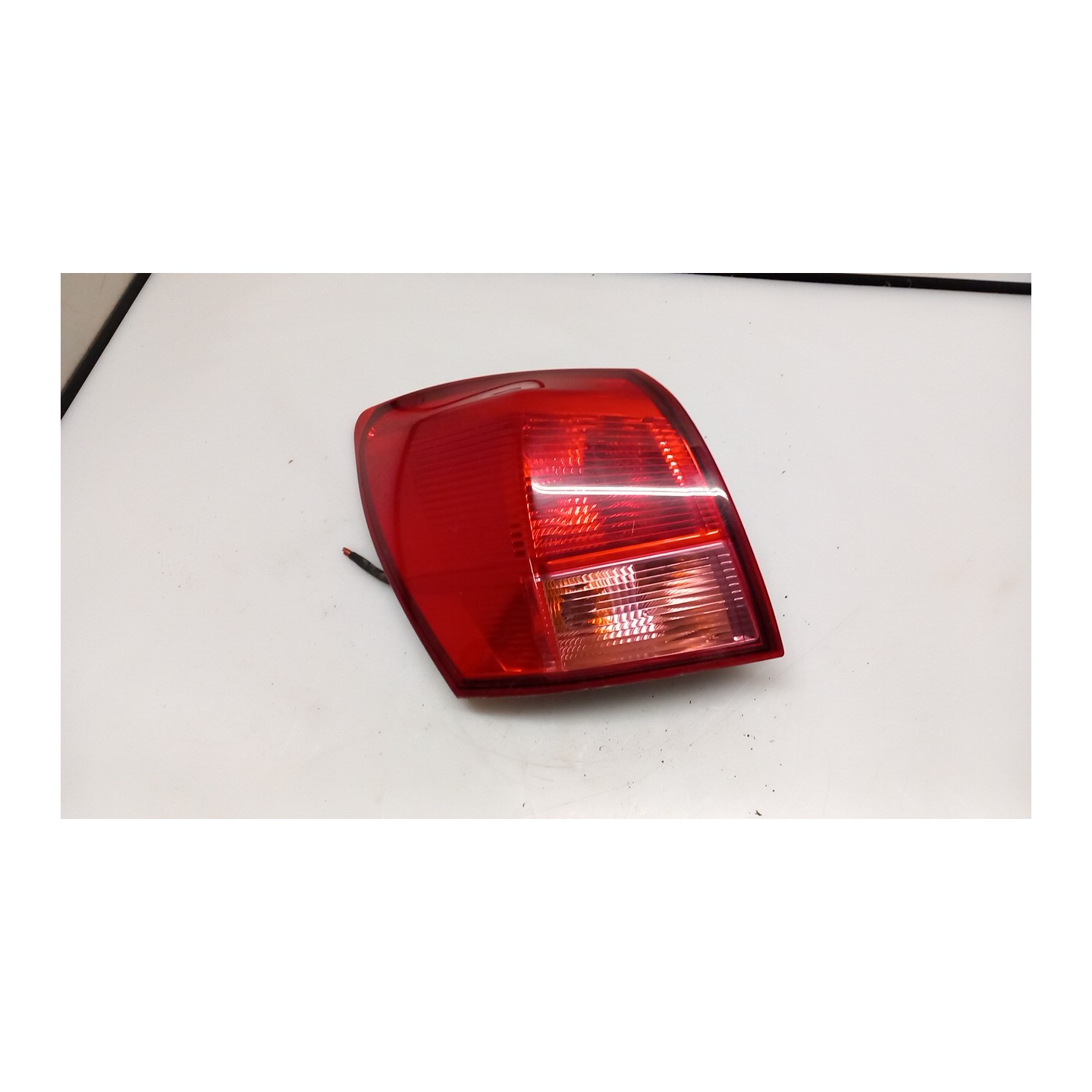 FANALE POST. PARTE EST. SX. 125 NISSAN QASHQAI (J10E/JJ10E) (02/07-12 MR20 26555EY00A