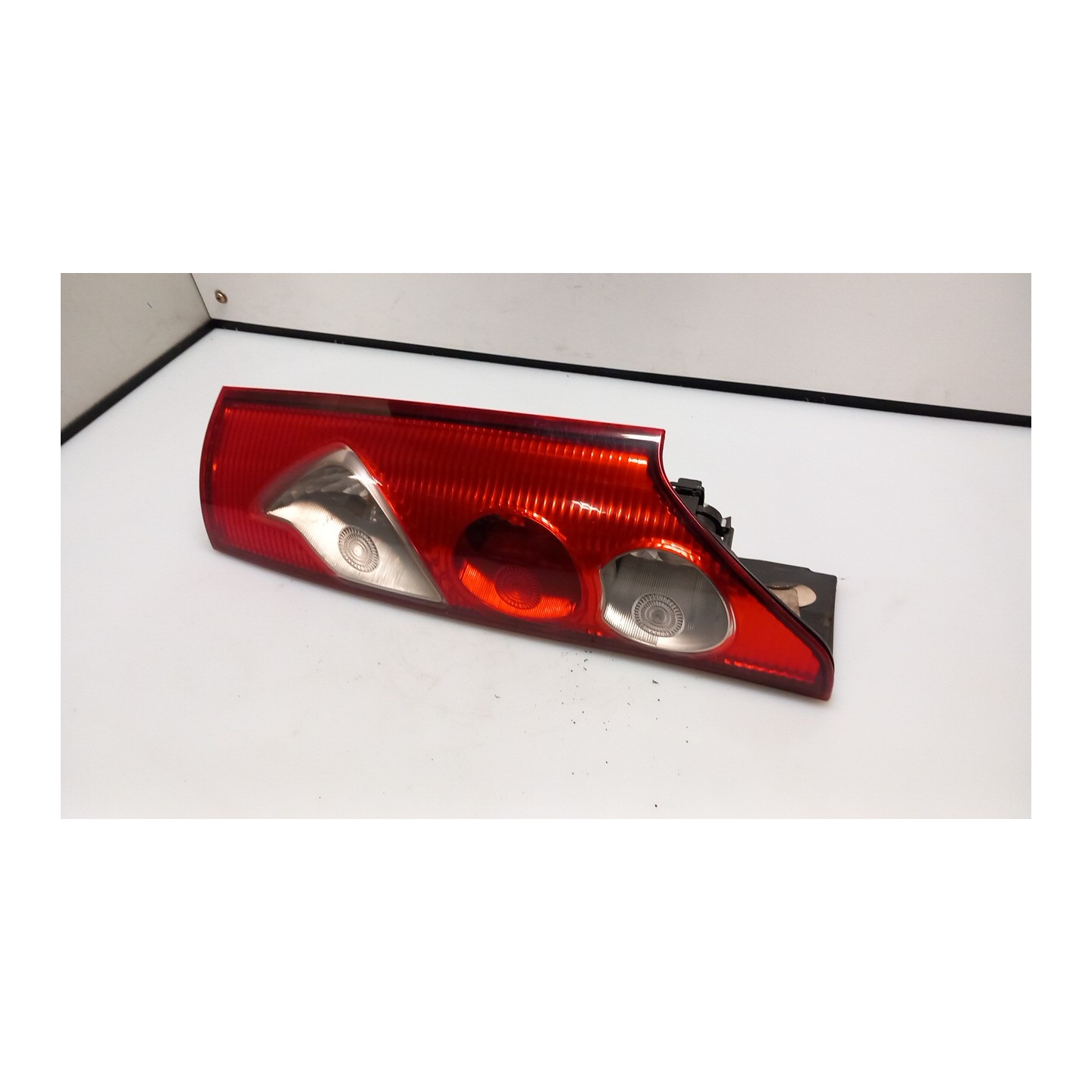 FANALE POST. PER PORTELLONE POST.RATO DX. 011 RENAULT KANGOO (01/08-05/13) K9KD8 8200419945