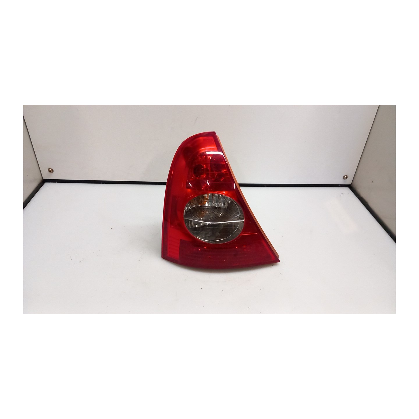 FANALE POST. SX. 070 RENAULT CLIO 2A SERIE (05/01-11/10) D7FH7 8200917488