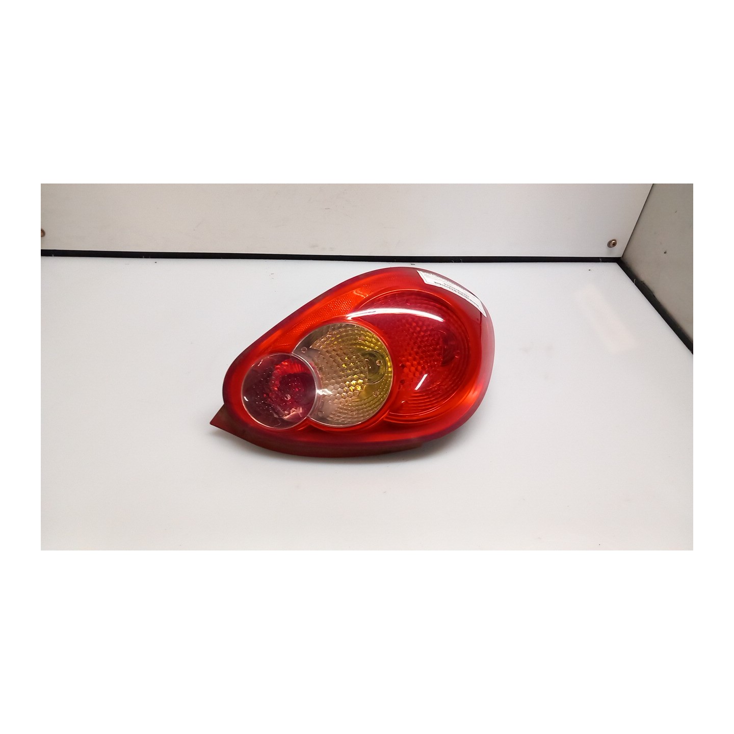 FANALE POST. SX. 097 TOYOTA AYGO 1A SERIE (04/05-10/14) 1KRFE 815610H070