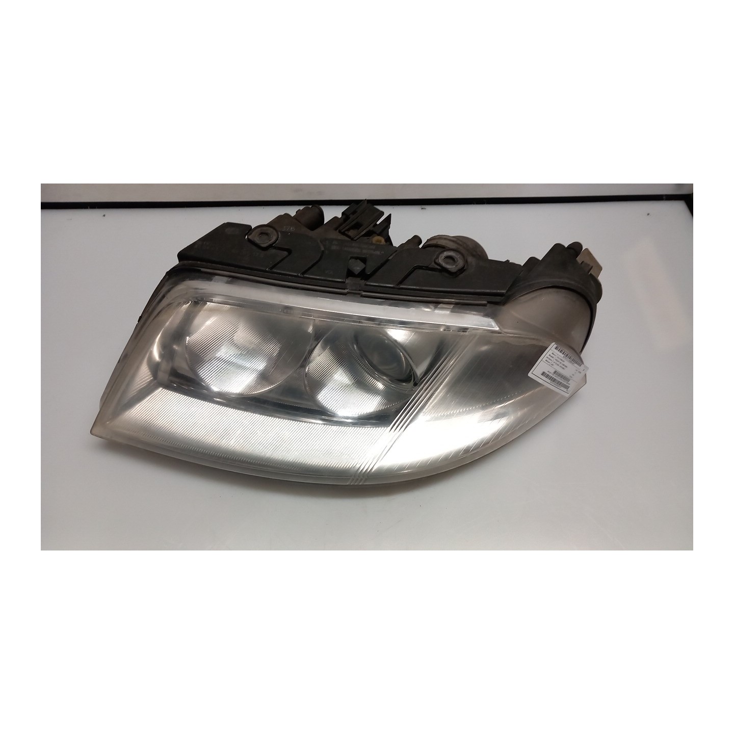 PROIETTORE CON REGOLATORE ALTEZZA SX. 111 VOLKSWAGEN PASSAT (3B) (10/00-03/06) AVF 3B0941015AN
