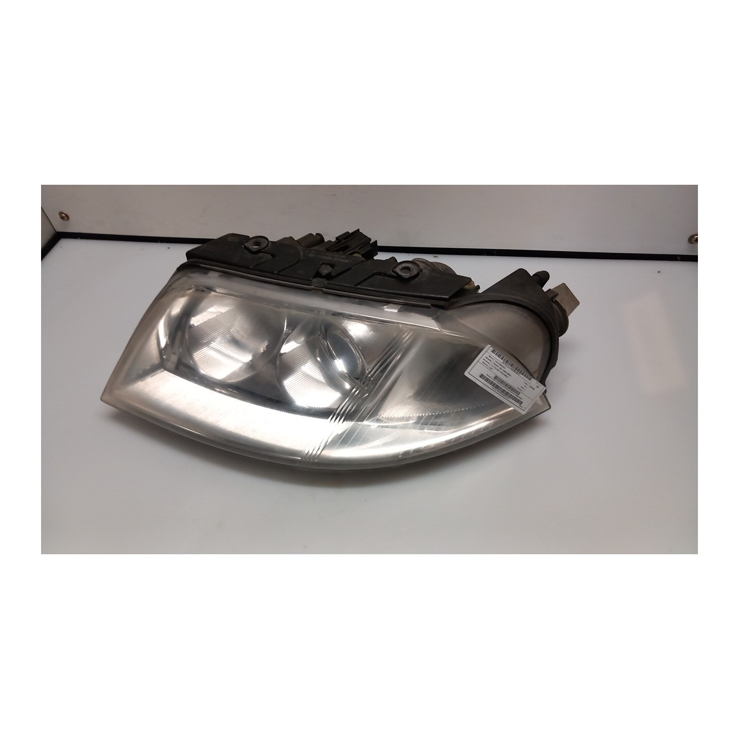 PROIETTORE CON REGOLATORE ALTEZZA SX. 111 VOLKSWAGEN PASSAT (3B) (10/00-03/06) AVF 3B0941015AN