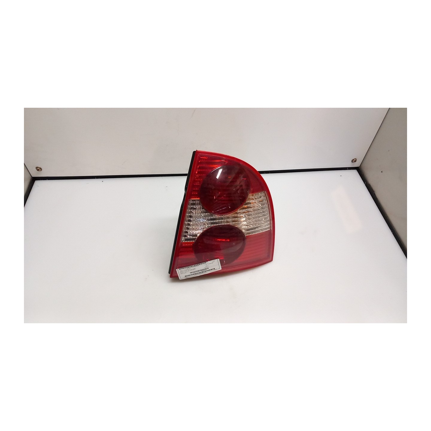 FANALE POST. DX. 112 VOLKSWAGEN PASSAT (3B) (10/00-03/06) AVF 3B5945096AE