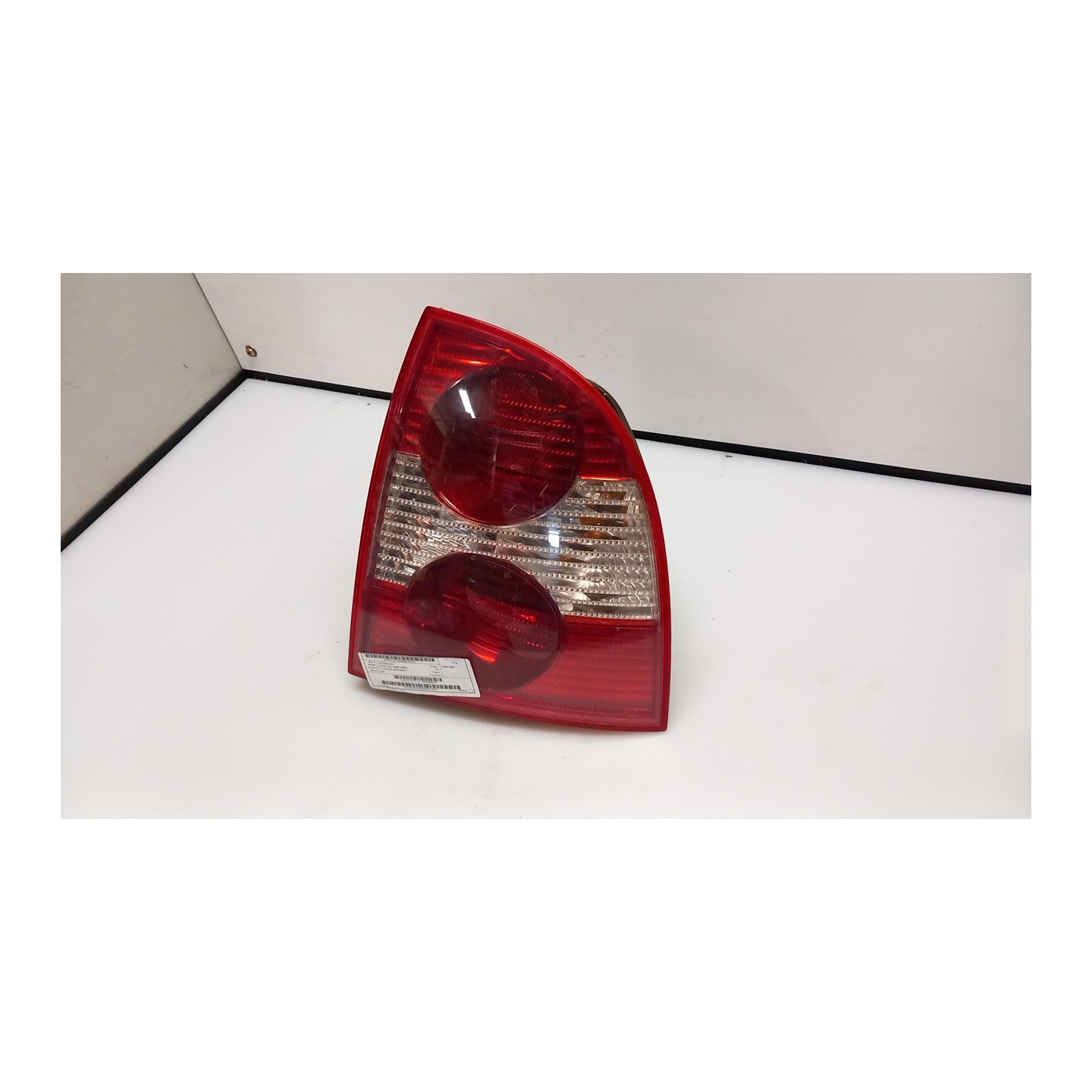 FANALE POST. DX. 112 VOLKSWAGEN PASSAT (3B) (10/00-03/06) AVF 3B5945096AE