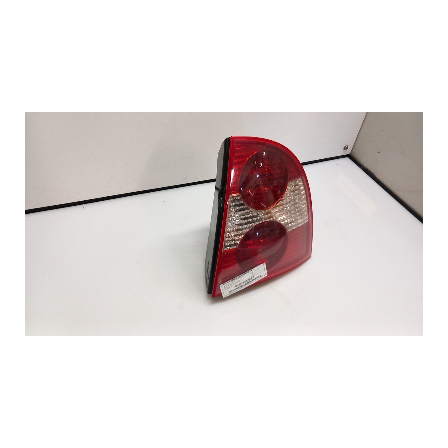 FANALE POST. DX. 112 VOLKSWAGEN PASSAT (3B) (10/00-03/06) AVF 3B5945096AE