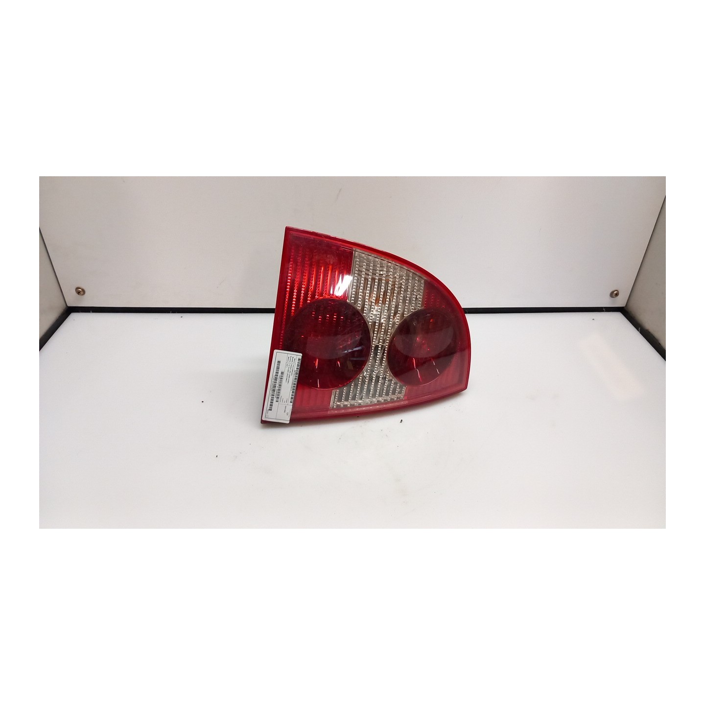 FANALE POST. SX. 113 VOLKSWAGEN PASSAT (3B) (10/00-03/06) AVF 3B5945095AE
