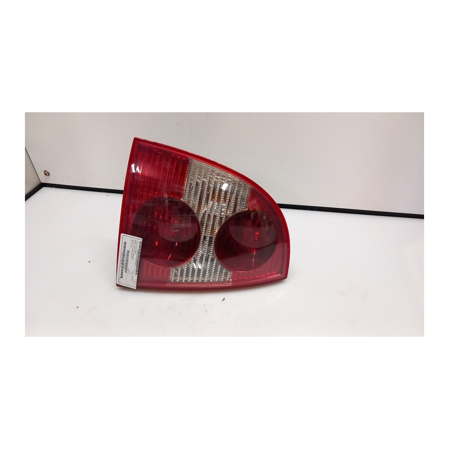 FANALE POST. SX. 113 VOLKSWAGEN PASSAT (3B) (10/00-03/06) AVF 3B5945095AE